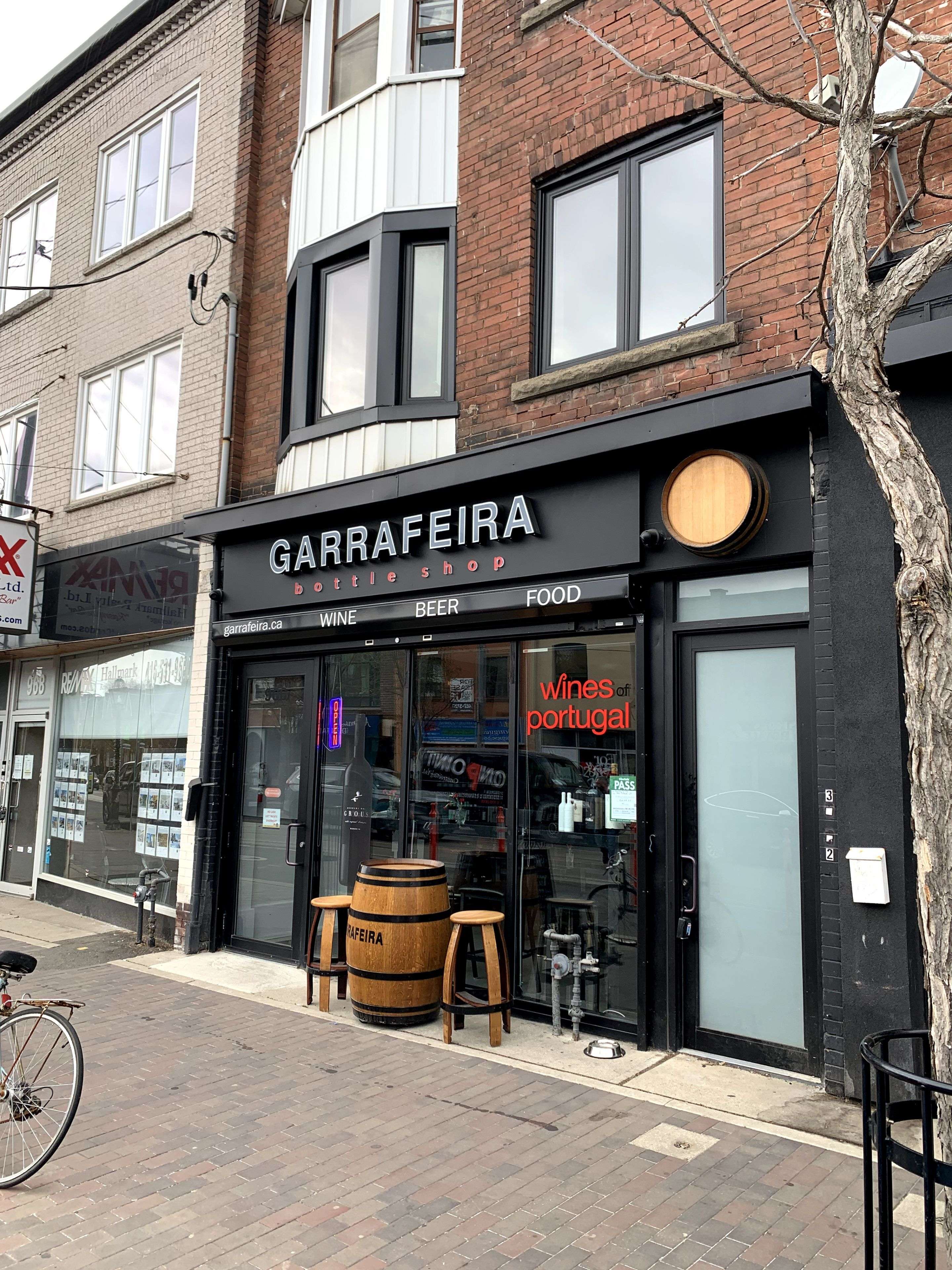 Toronto C01, ON M6H 1A5,966 College ST