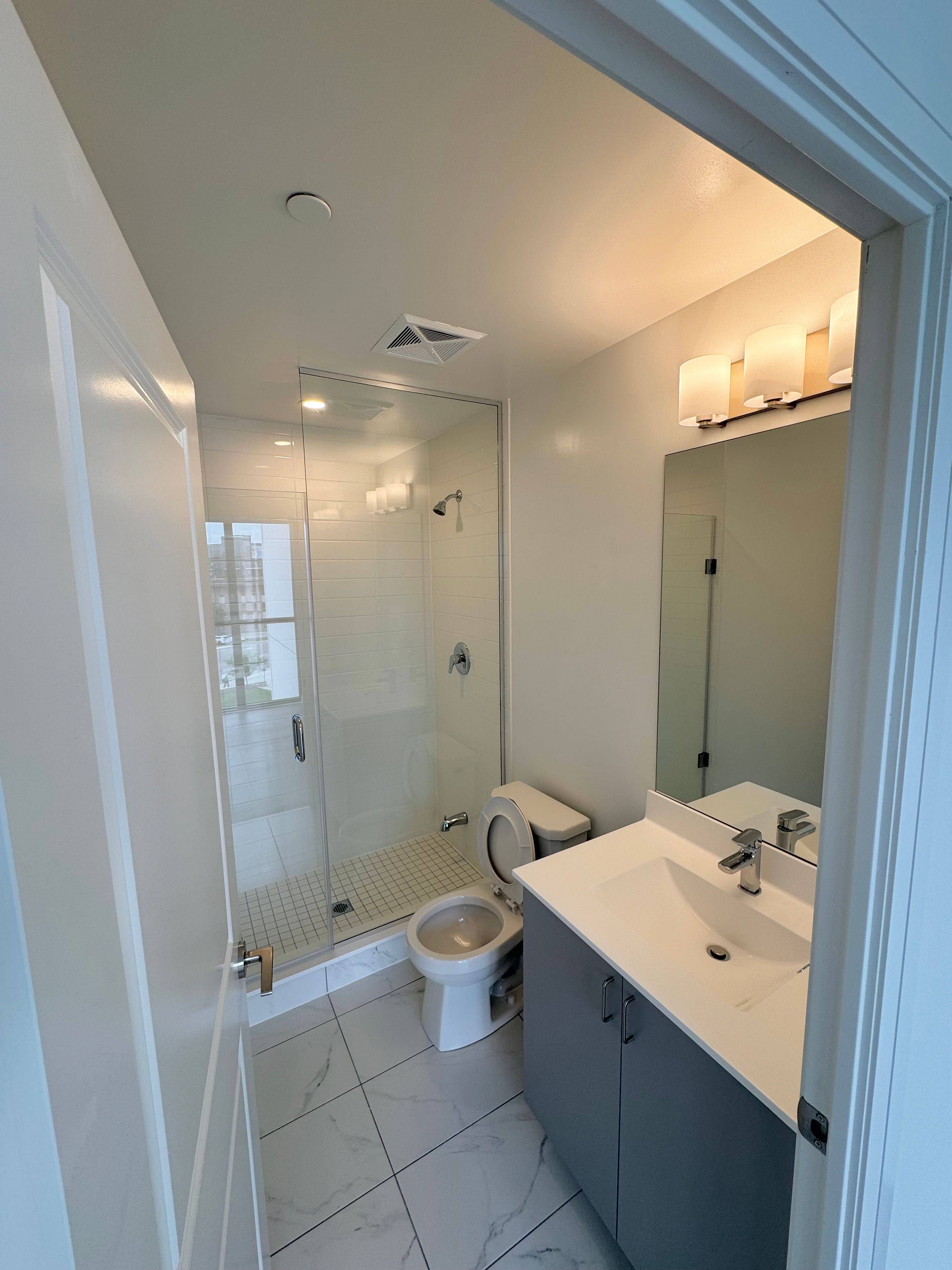 Toronto C15, ON M2J 0H8,325 Yorkland BLVD #411