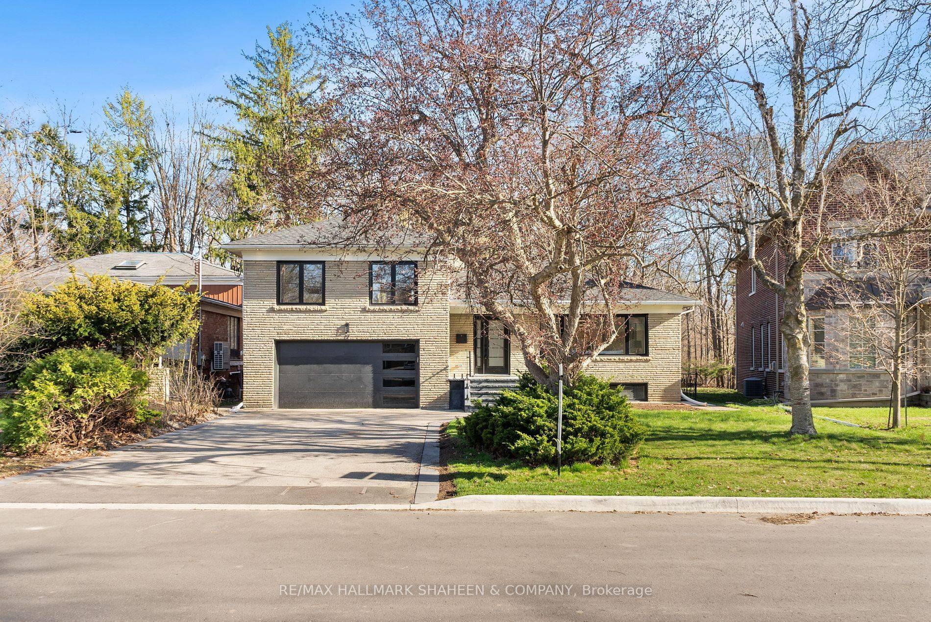 Toronto C07, ON M2R 1A4,27 Christine CRES