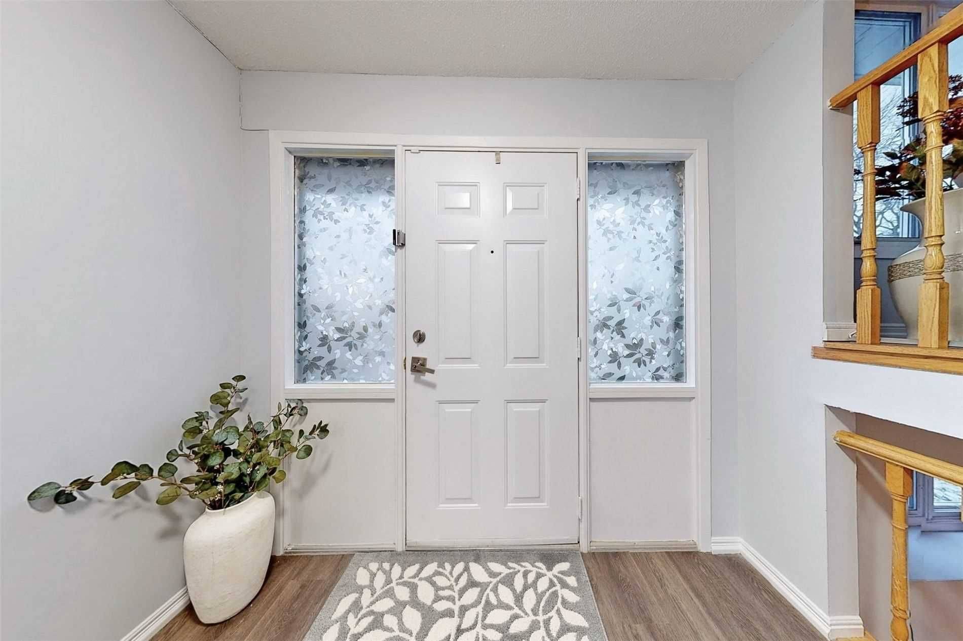 Whitby, ON L1P 1B4,22 Renfield CRES