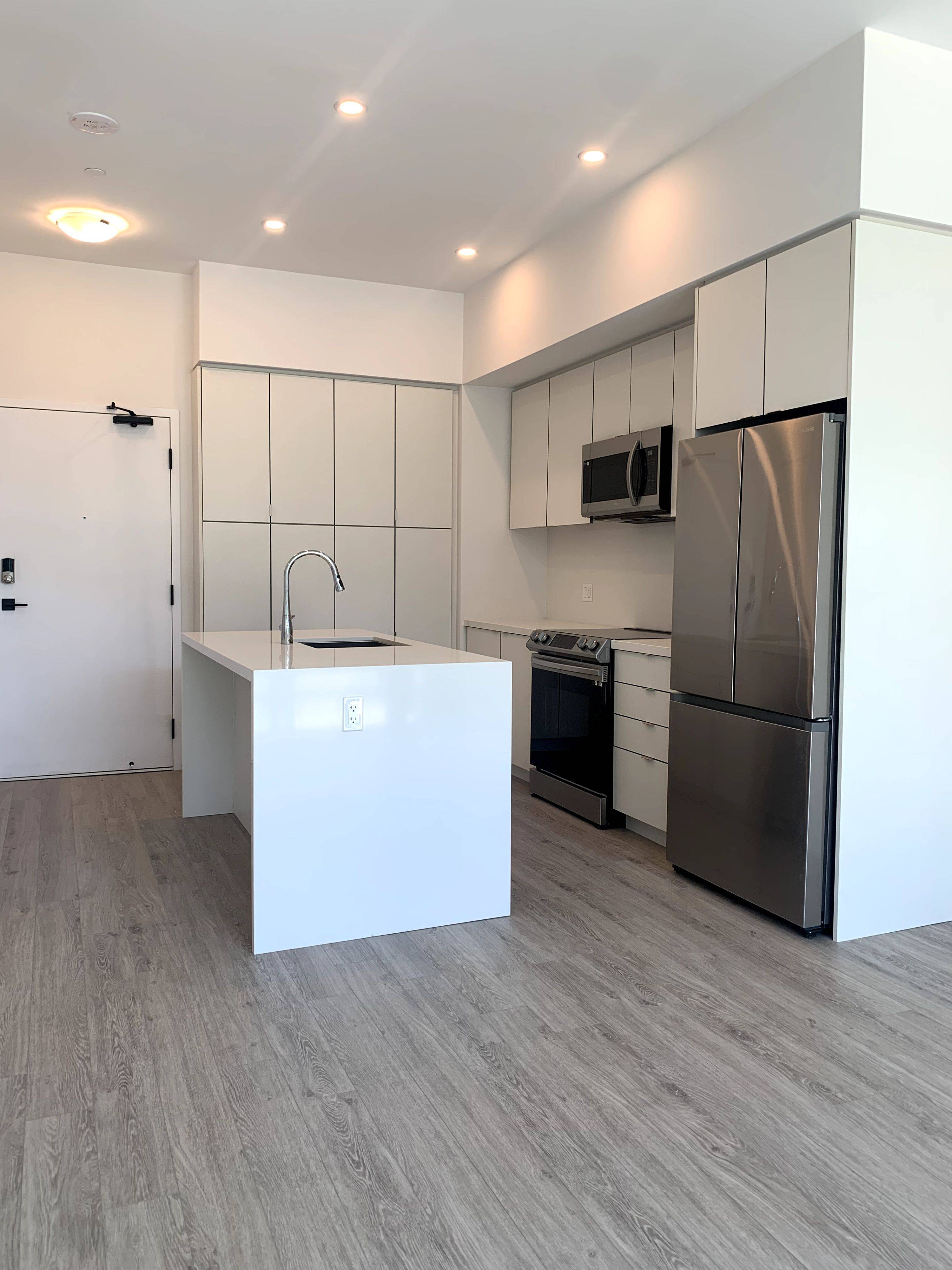 Innisfil, ON L9S 0R5,415 Sea Ray AVE S #102