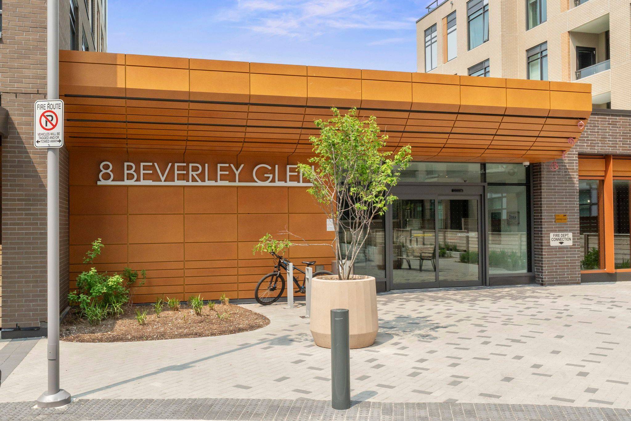 Vaughan, ON L4J 0L5,8 Beverley Glen BLVD #303