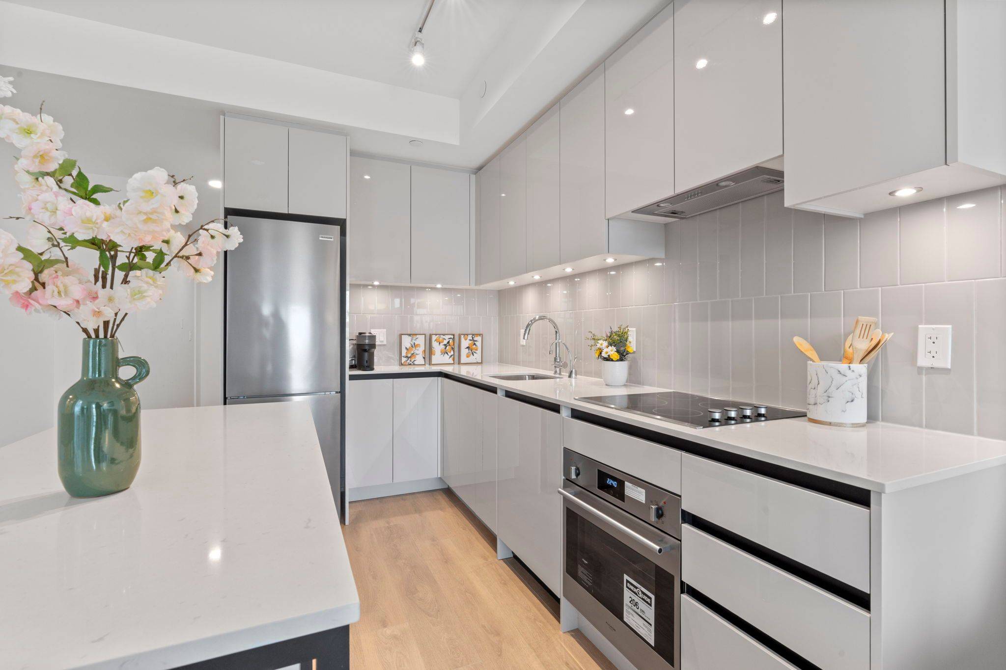 Vaughan, ON L4J 0L5,8 Beverley Glen BLVD #303