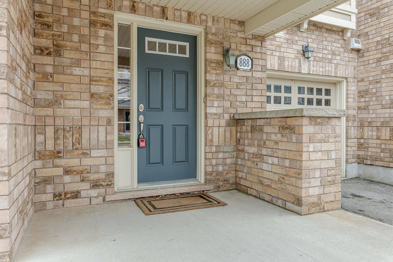 Milton, ON L9T 0Z8,888 Fowles CT