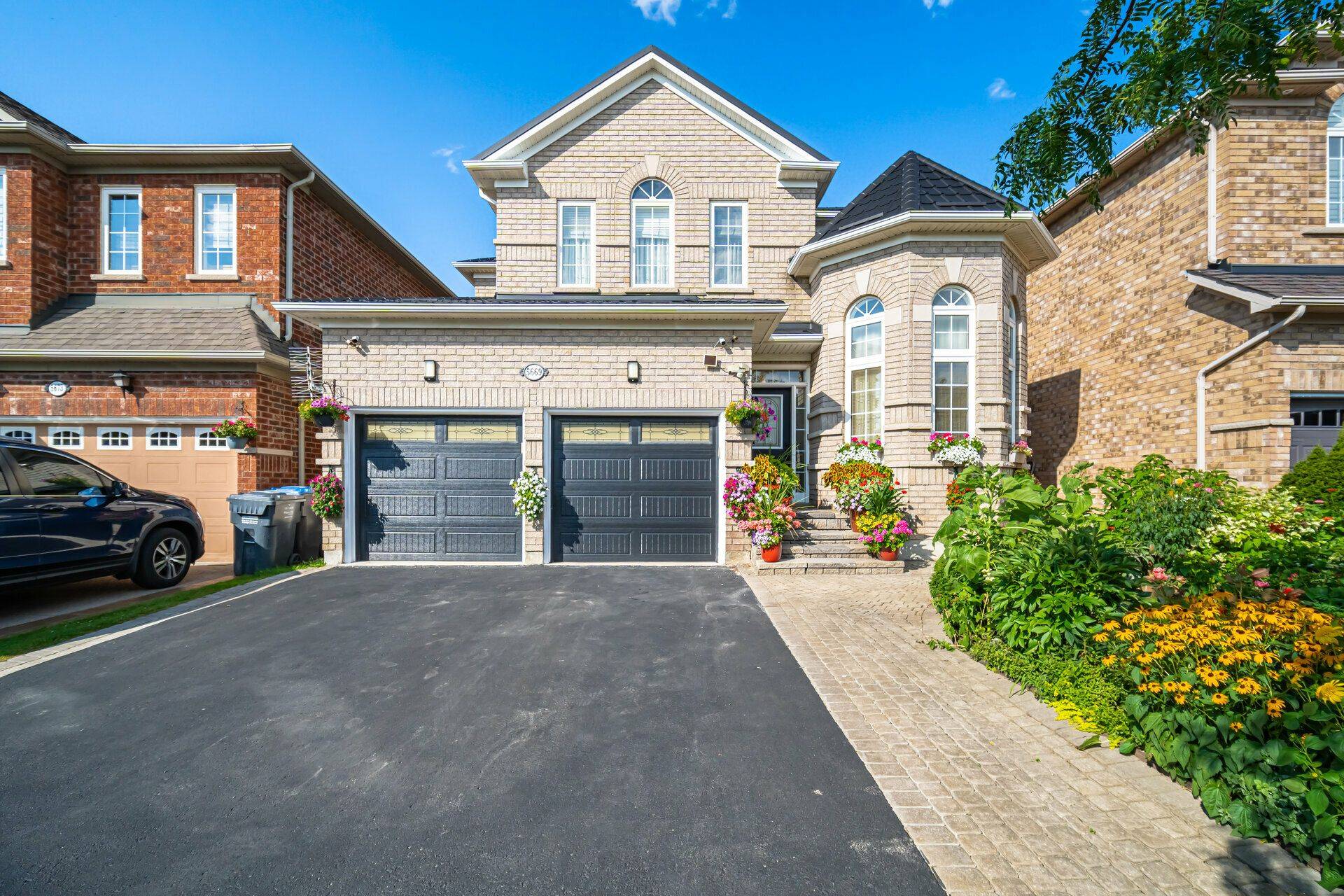 Mississauga, ON L5M 7G1,5669 Freshwater DR
