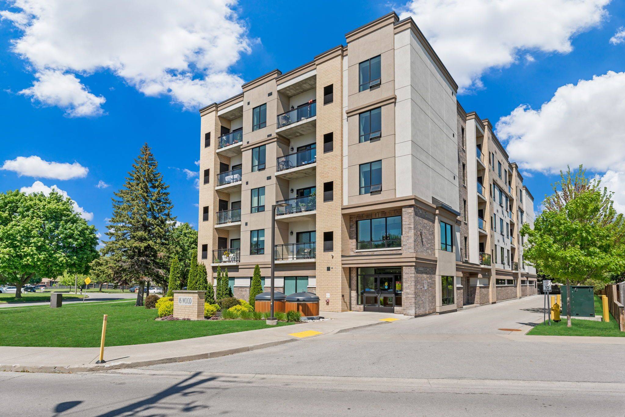 St. Catharines, ON L2N 2A9,16 Wood ST #503