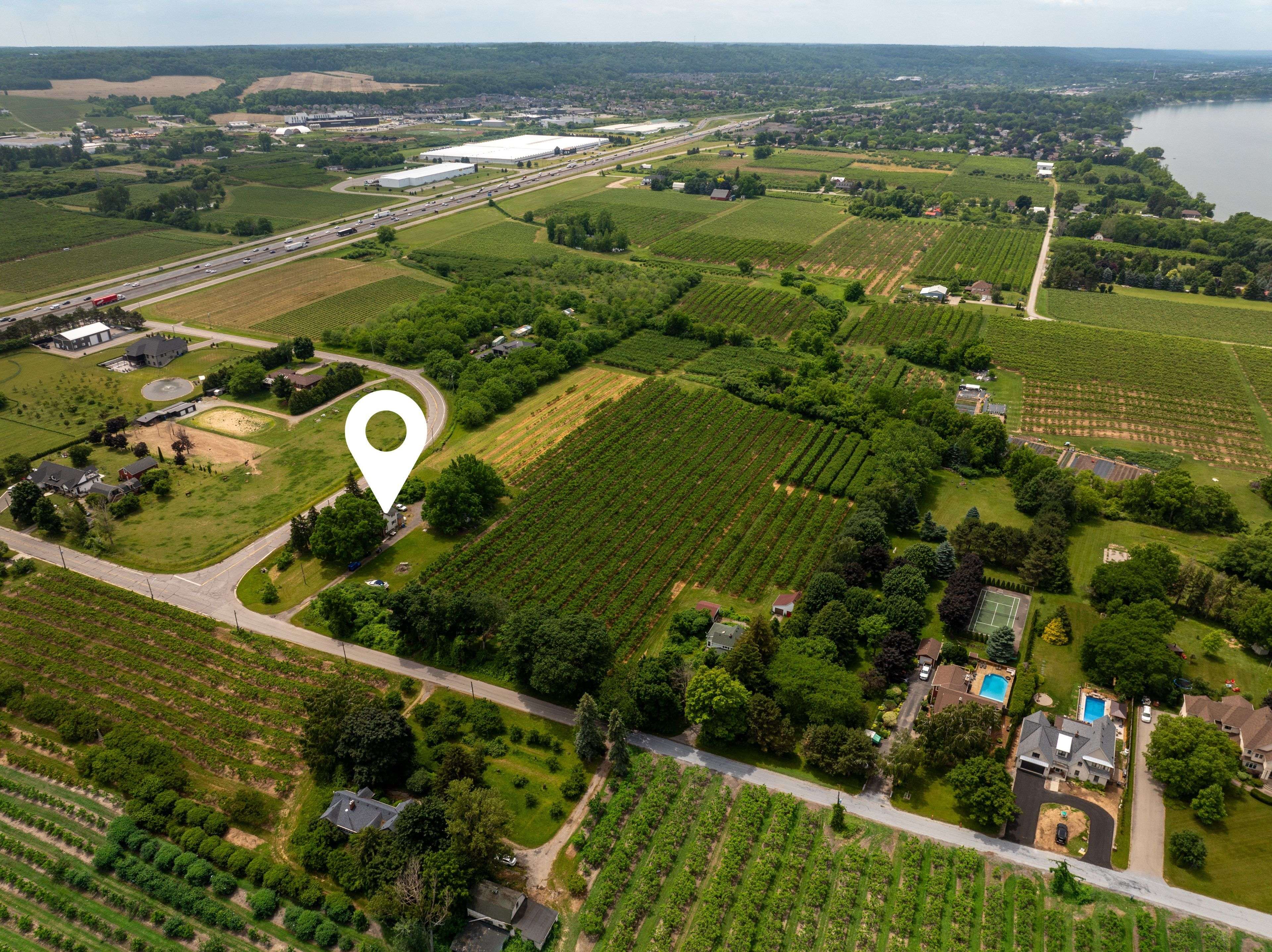 Lincoln, ON L3J 1W2,4864 Mountainview RD N