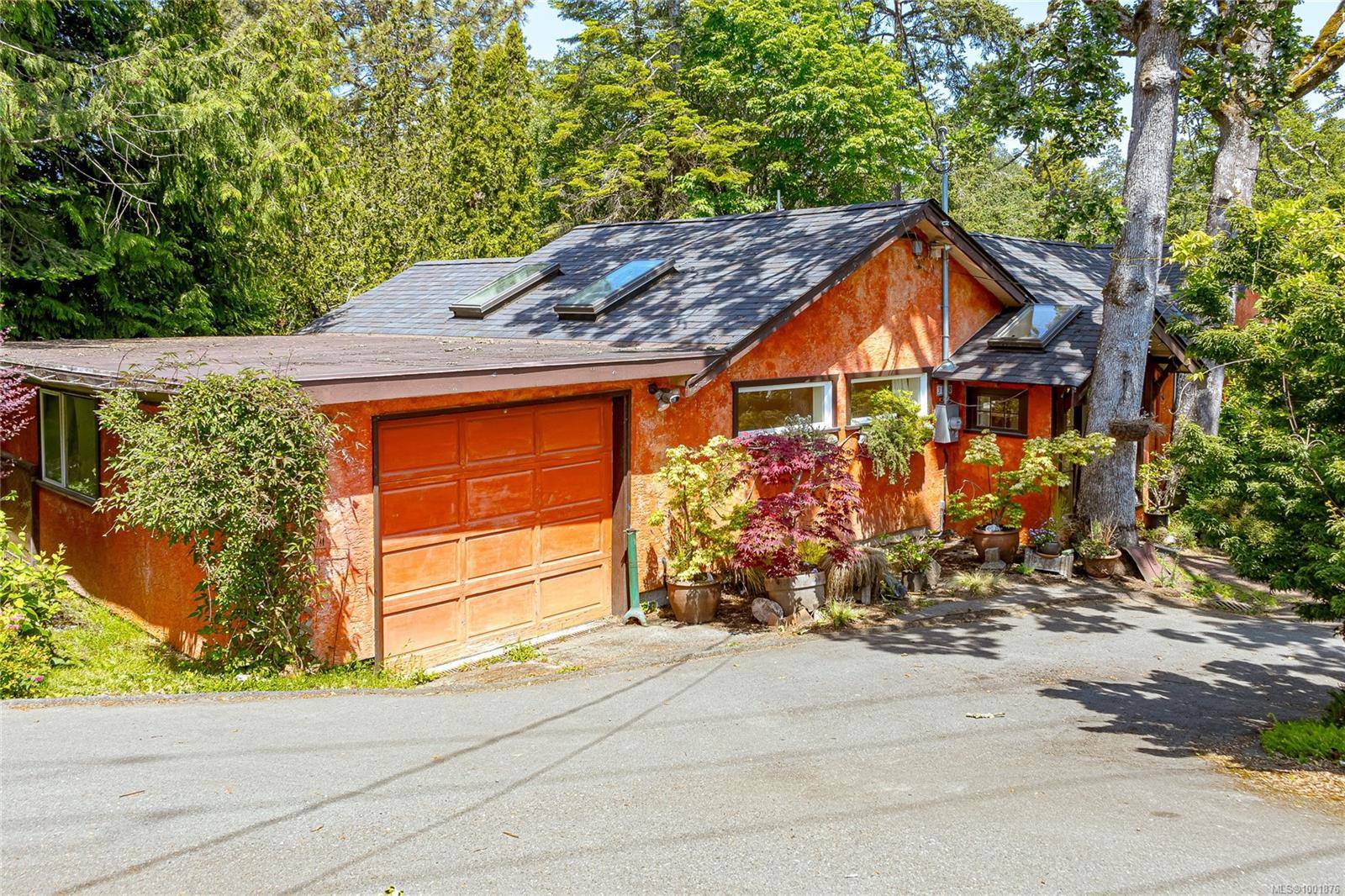 Saanich, BC V8Z 4M9,3110 Admirals Rd