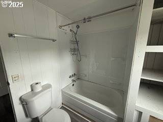 Oakland, OR 97462,403 NE 6TH ST
