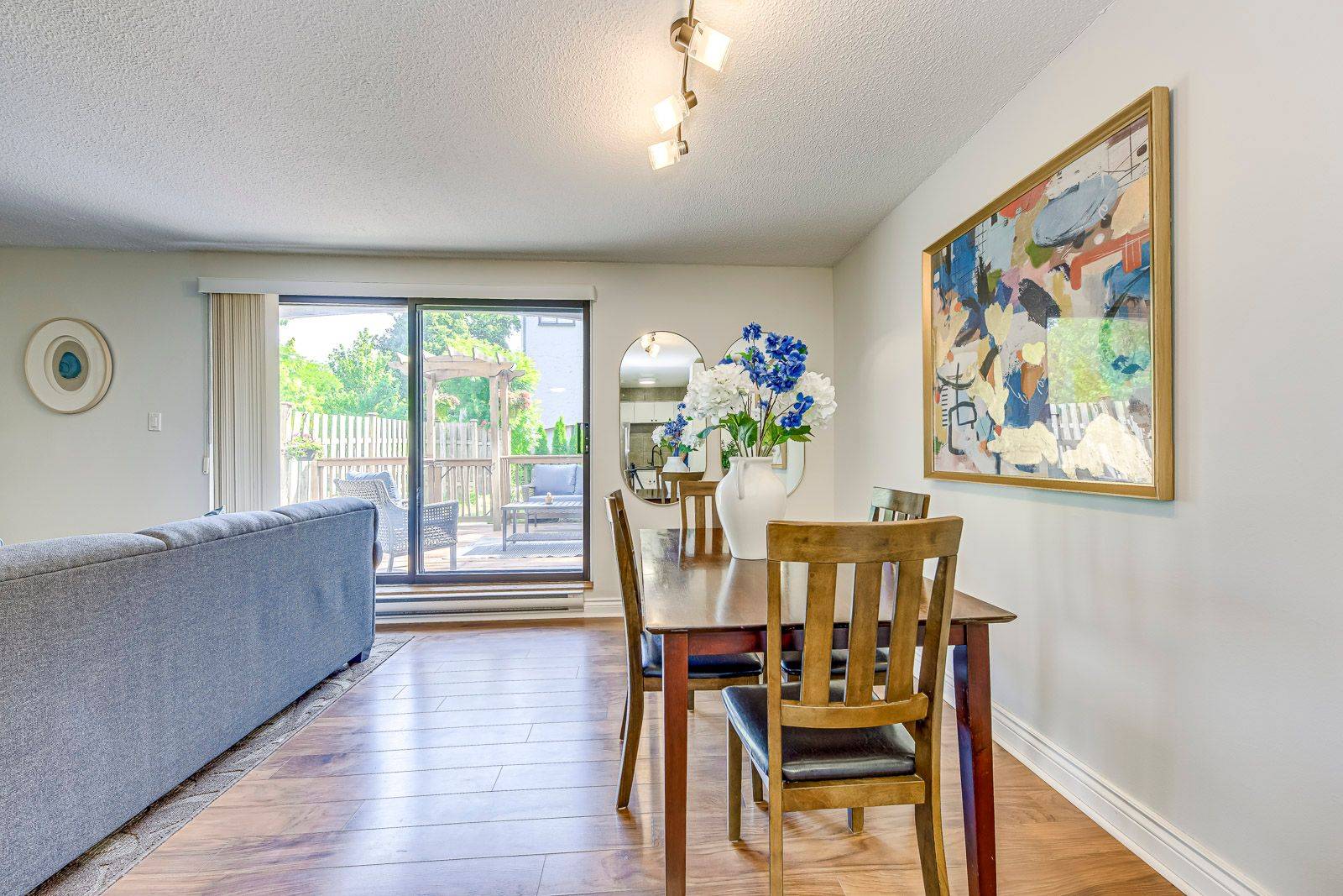 Oakville, ON L6H 2P5,1008 Falgarwood DR #02