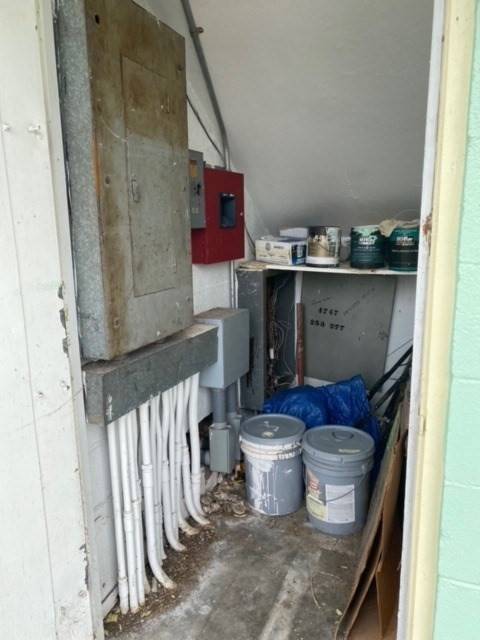 Hilo, HI 96720,1303 KALANIANAOLE ST