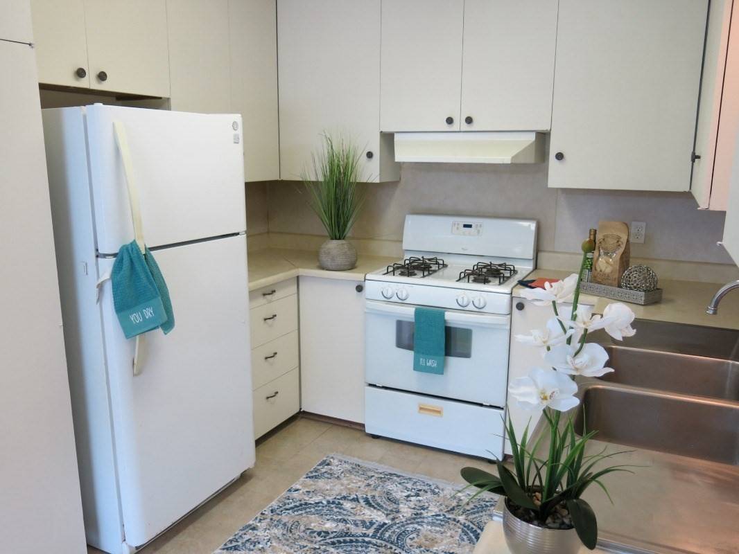 Pahoa, HI 96778,15-681 KAHAKAI BLVD