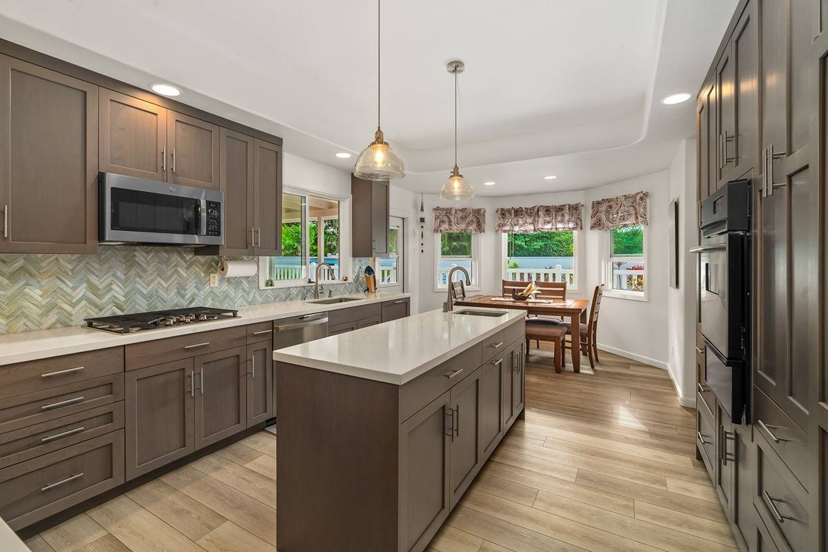 Kapaa, HI 96746,90 NO KA OI PL