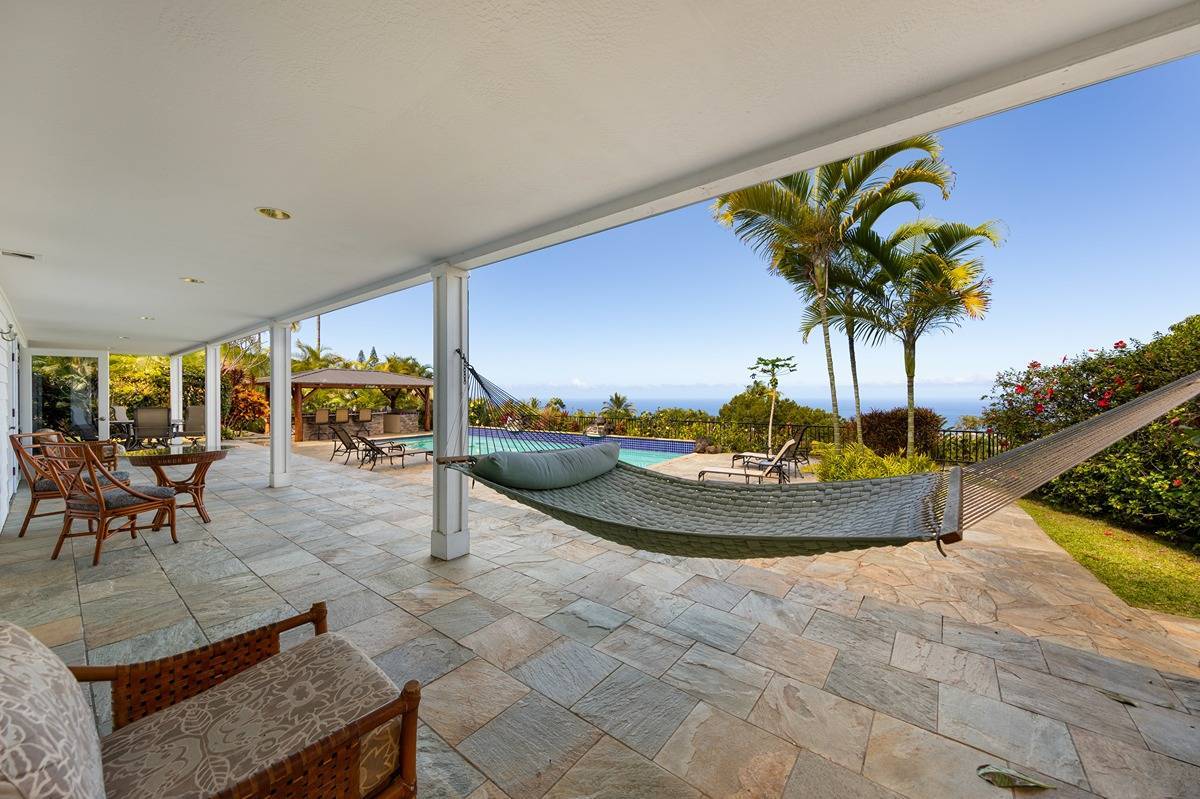 Kailua-kona, HI 96725,75-695 HUAAI ST