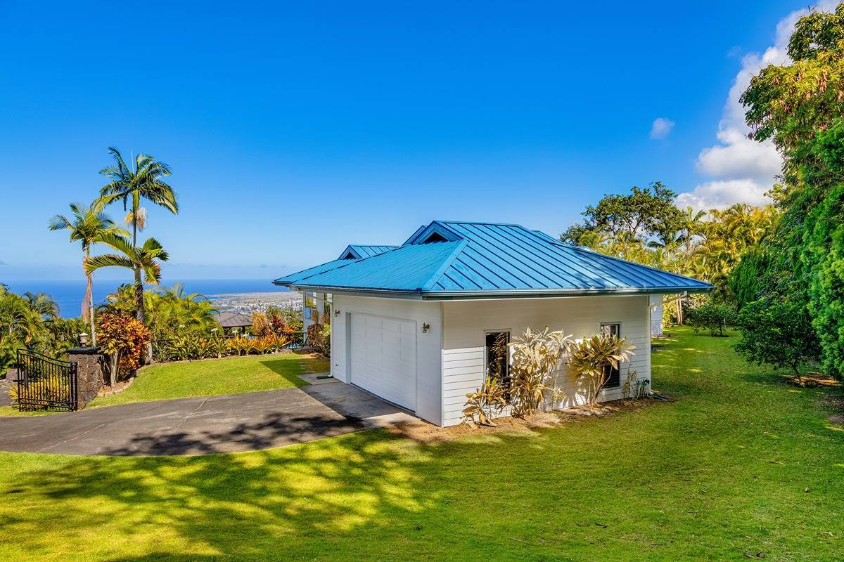 Kailua-kona, HI 96725,75-695 HUAAI ST