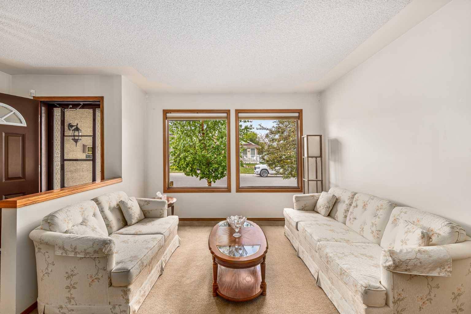 Calgary, AB T3K 3Z4,16 Sandalwood Close NW