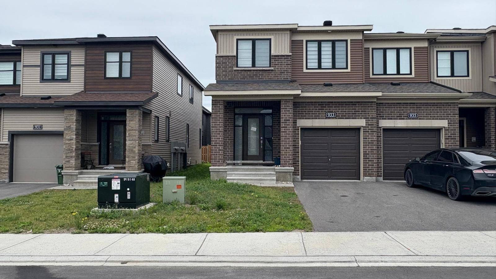 Barrhaven, ON K2C 3H2,933 Athnery CT