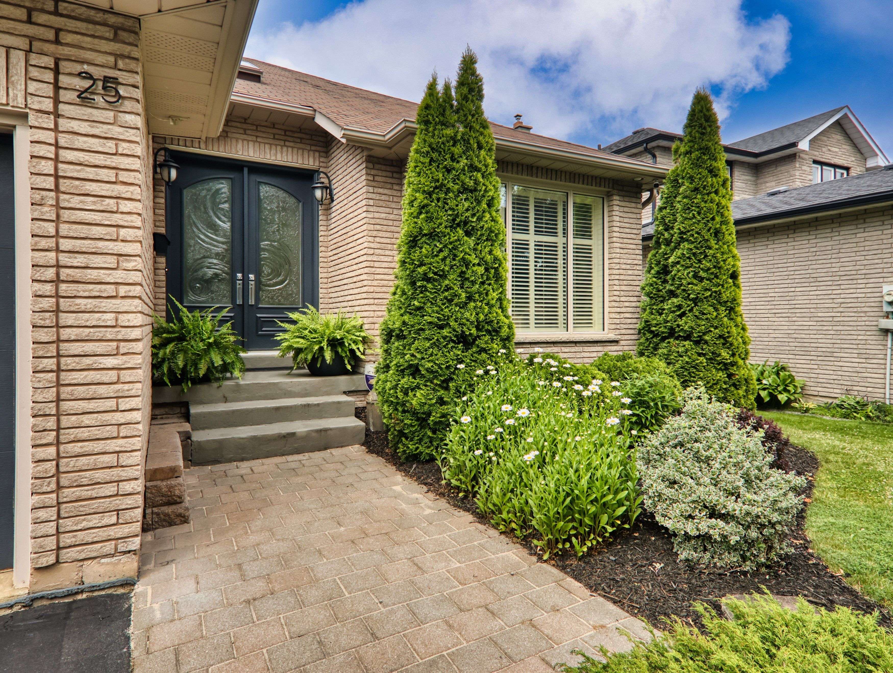 Grimsby, ON L3M 5E3,25 Sumner CRES