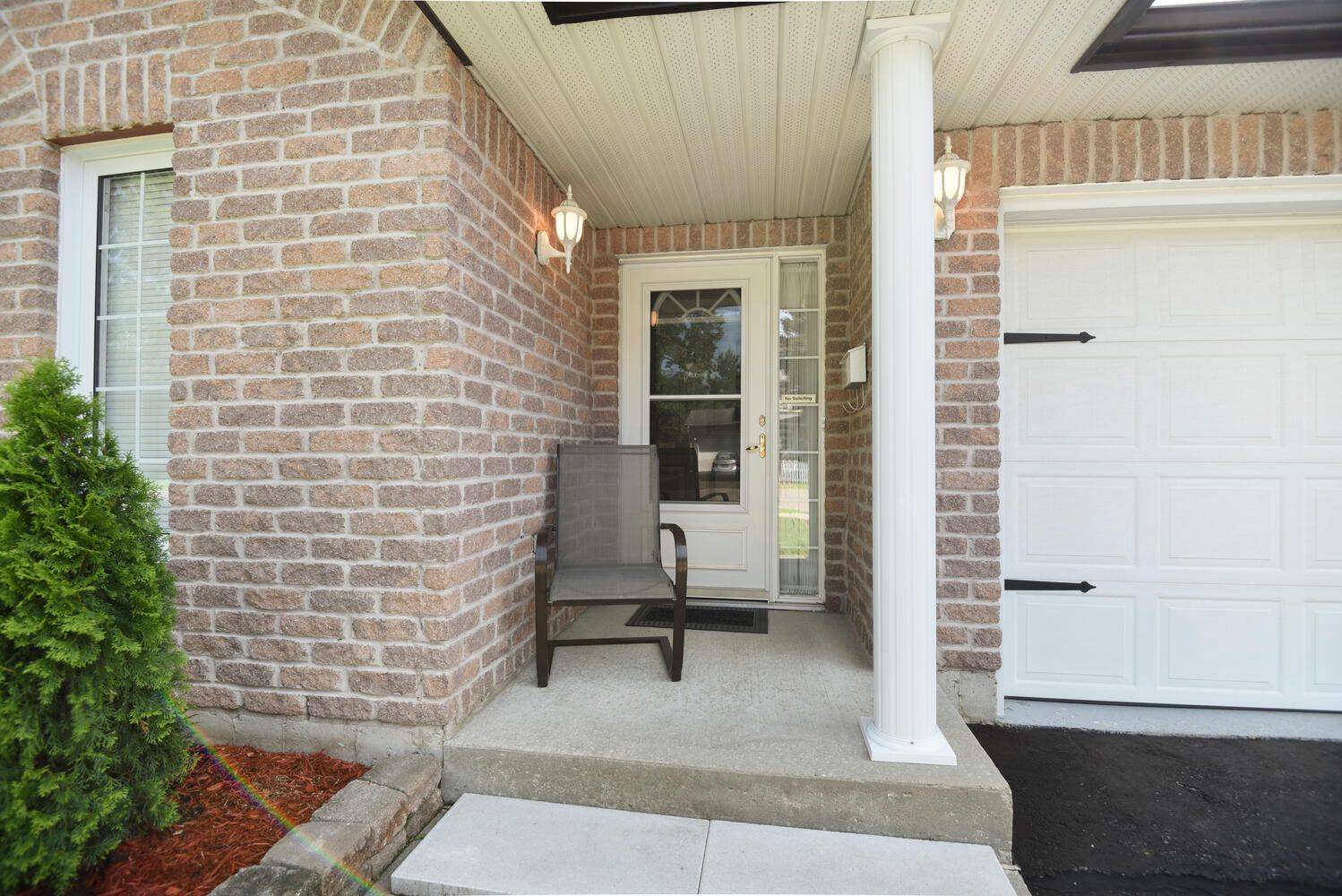 Brockville, ON K6V 7M3,1283 Cuthbertson AVE