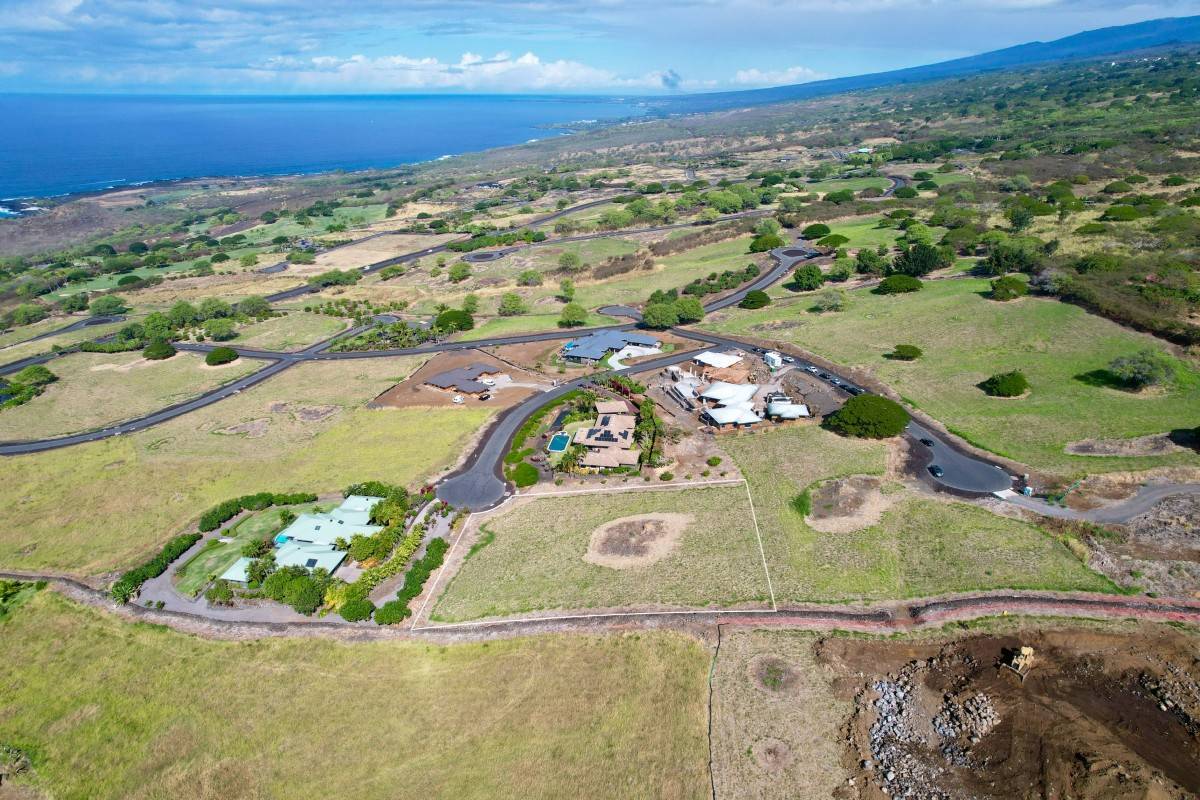 Kealakekua, HI 96750,81-476 PUE PUE WAY