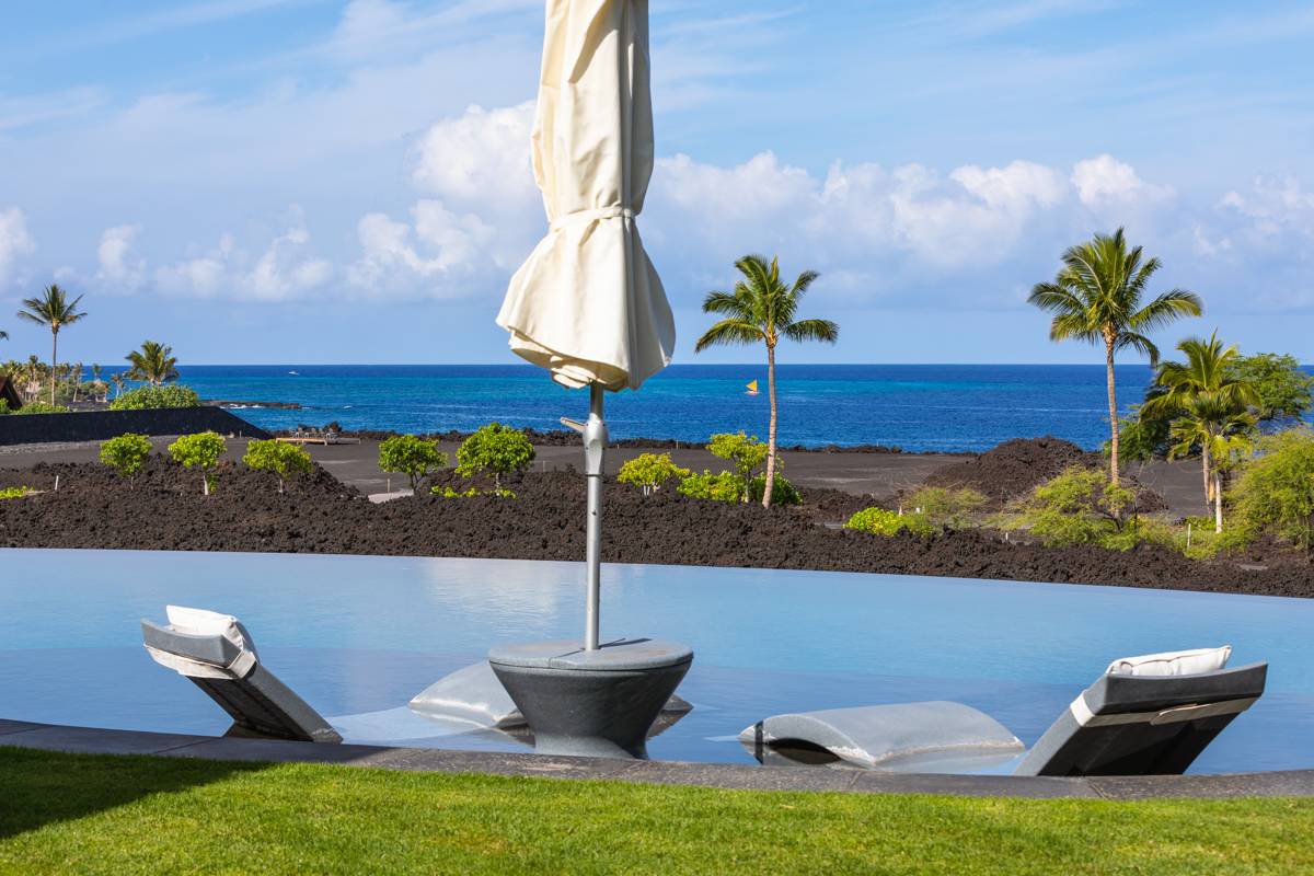 Kailua-kona, HI 96740,72-1033 KEKAHAWAIOLE DR