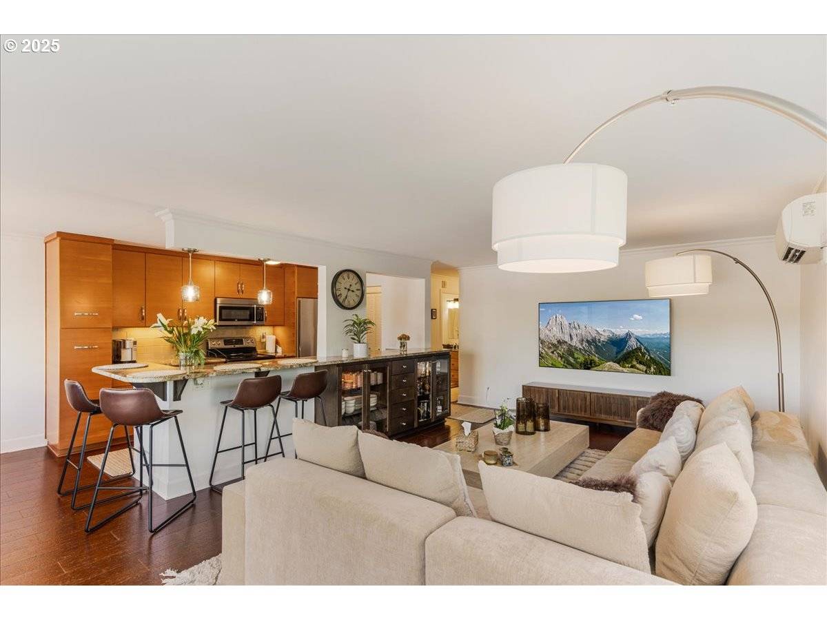 Portland, OR 97205,2211 SW PARK PL #202