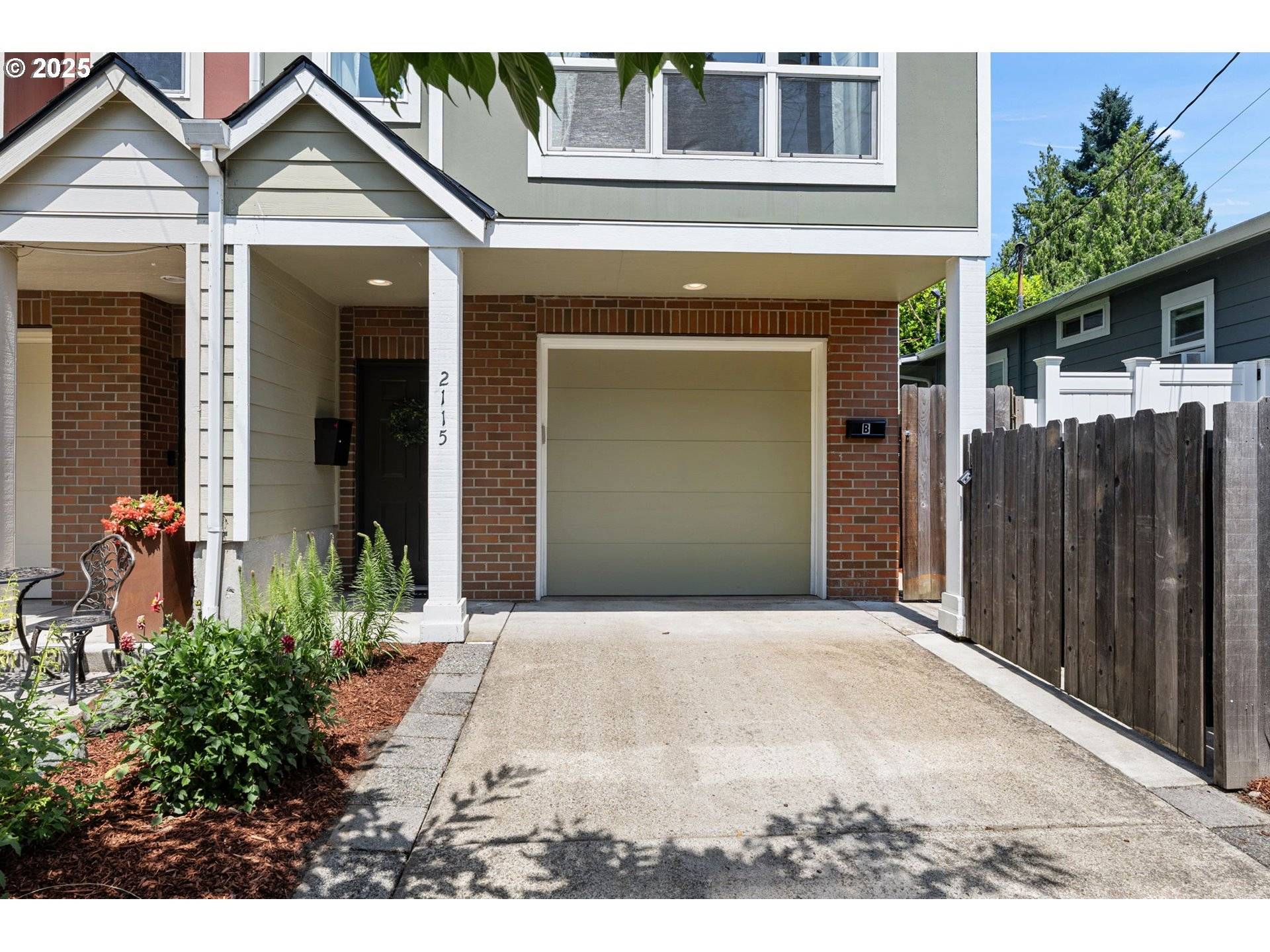 Portland, OR 97202,2115 SE TENINO ST