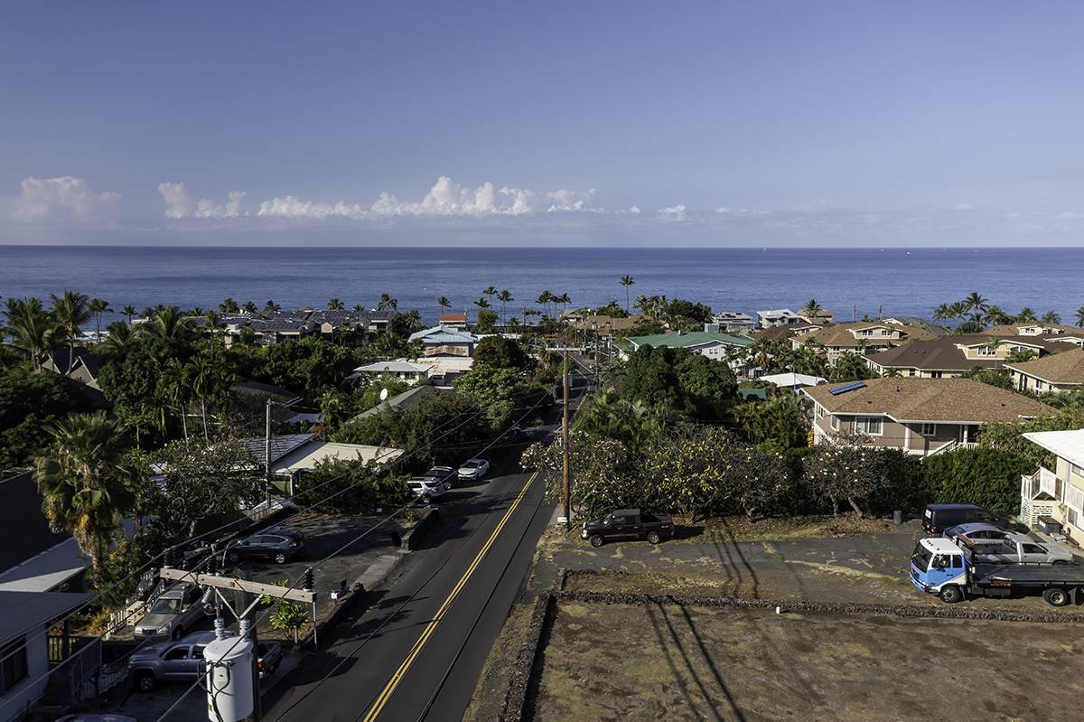 Kailua-kona, HI 96740,75-156 LUNAPULE RD