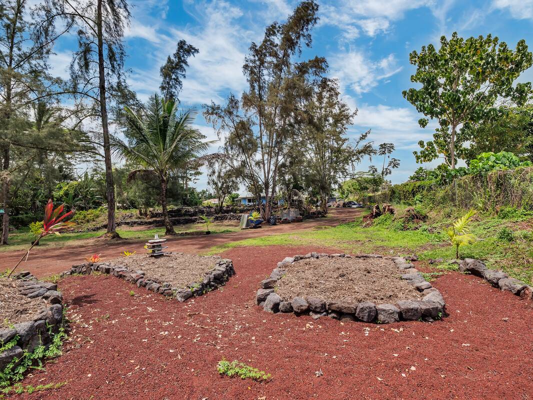 Keaau, HI 96749,15-1582 18TH AVE