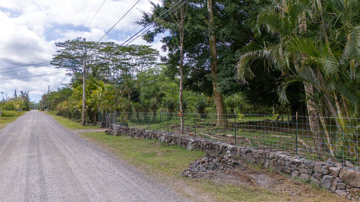 Keaau, HI 96749,15-1582 18TH AVE