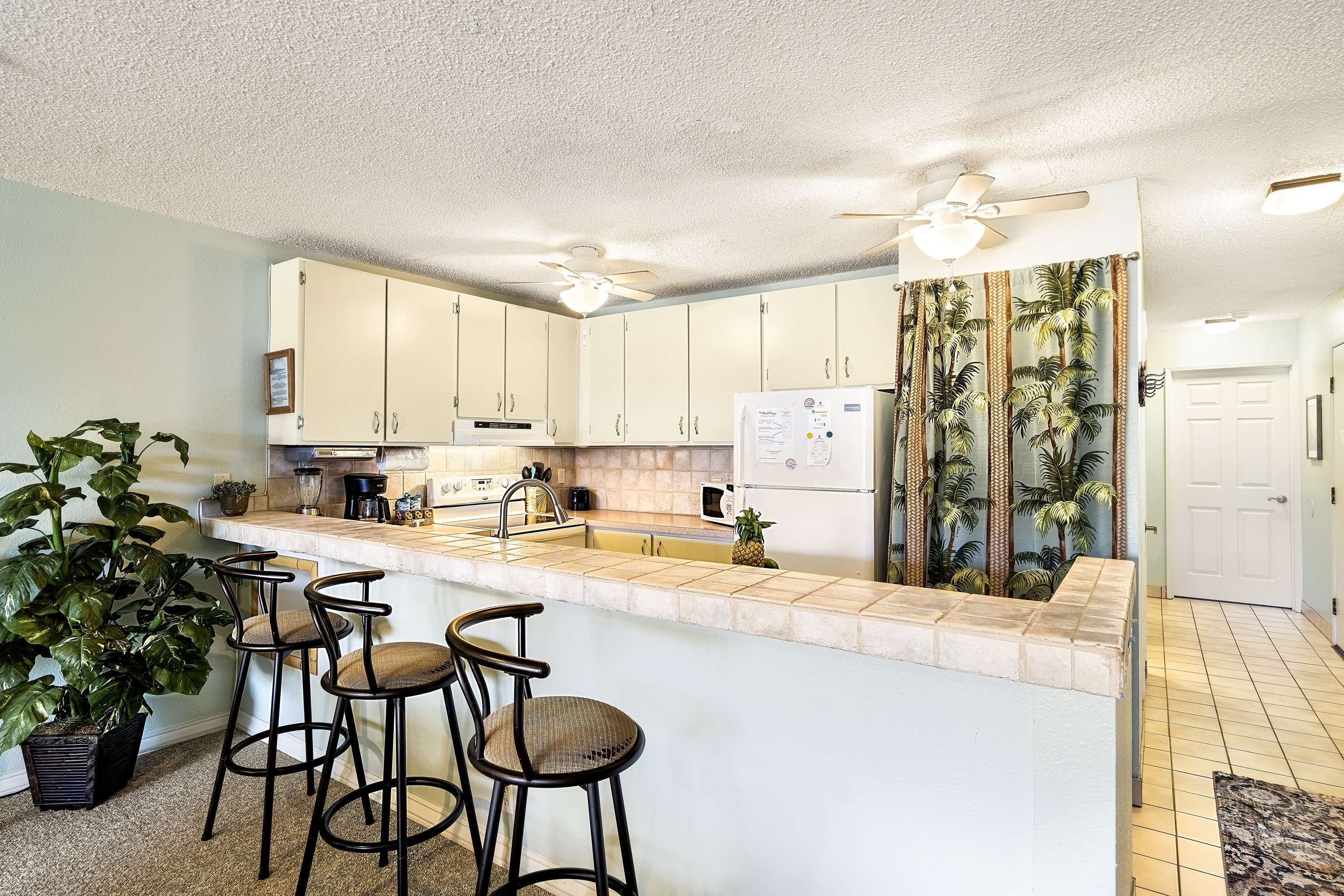 Kailua-kona, HI 96740,75-6002 ALII DRIVE #3203