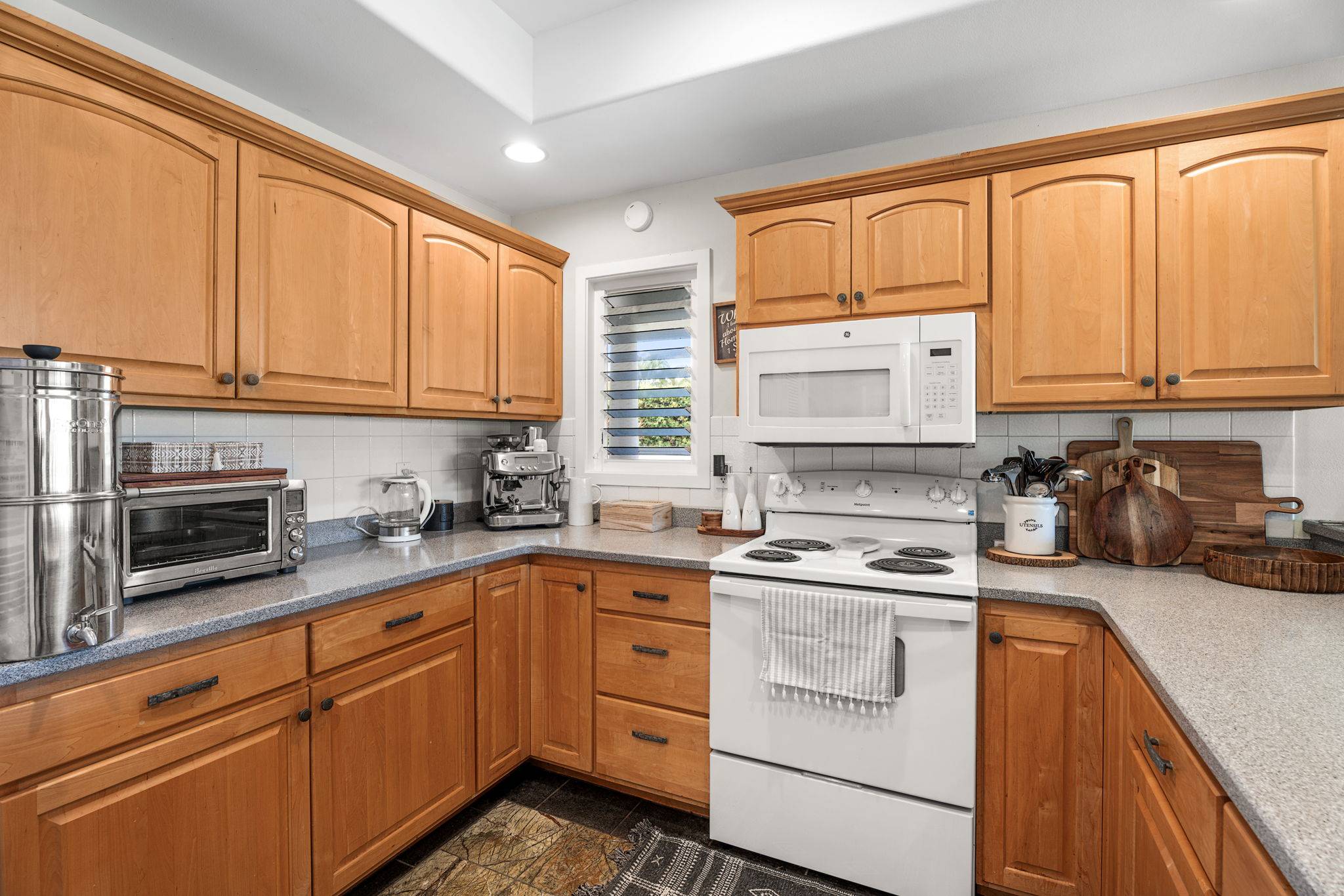 Kailua-kona, HI 96740,76-6398 PUALANI ST #7