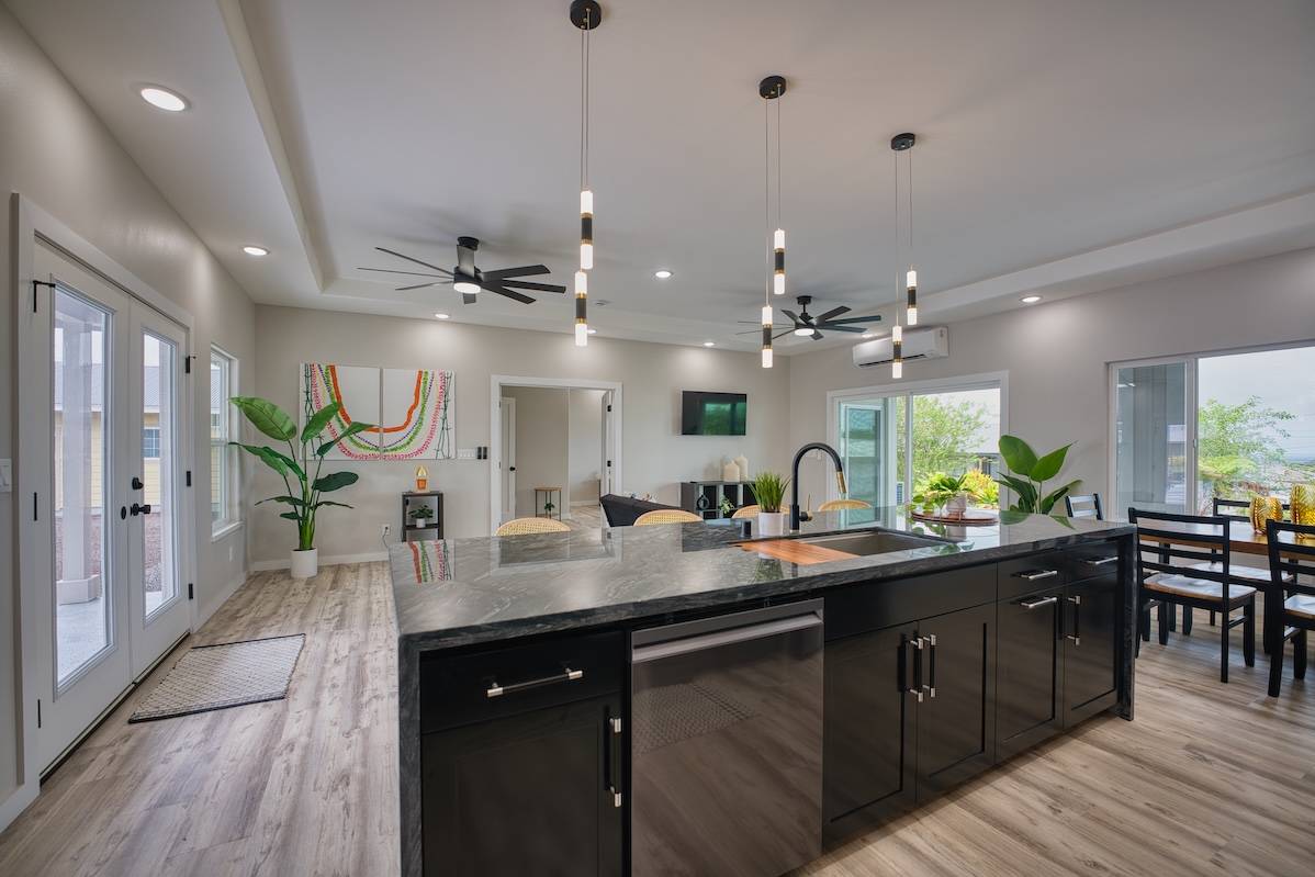 Hilo, HI 96720,1551 MAILANI ST