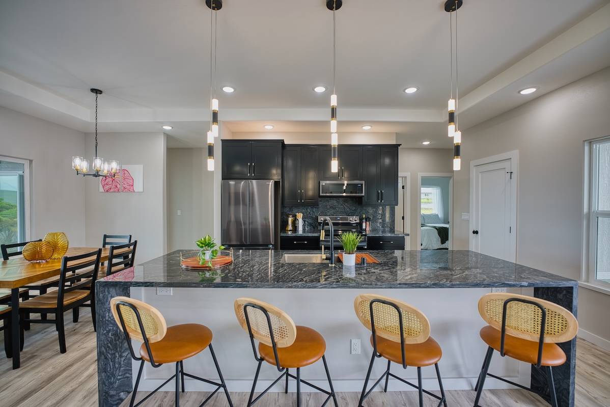 Hilo, HI 96720,1551 MAILANI ST