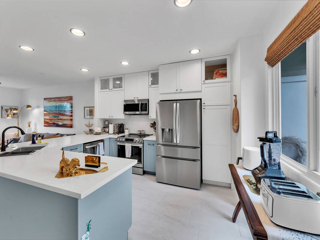 Kailua-kona, HI 96740,75-6009 ALII DR #H2