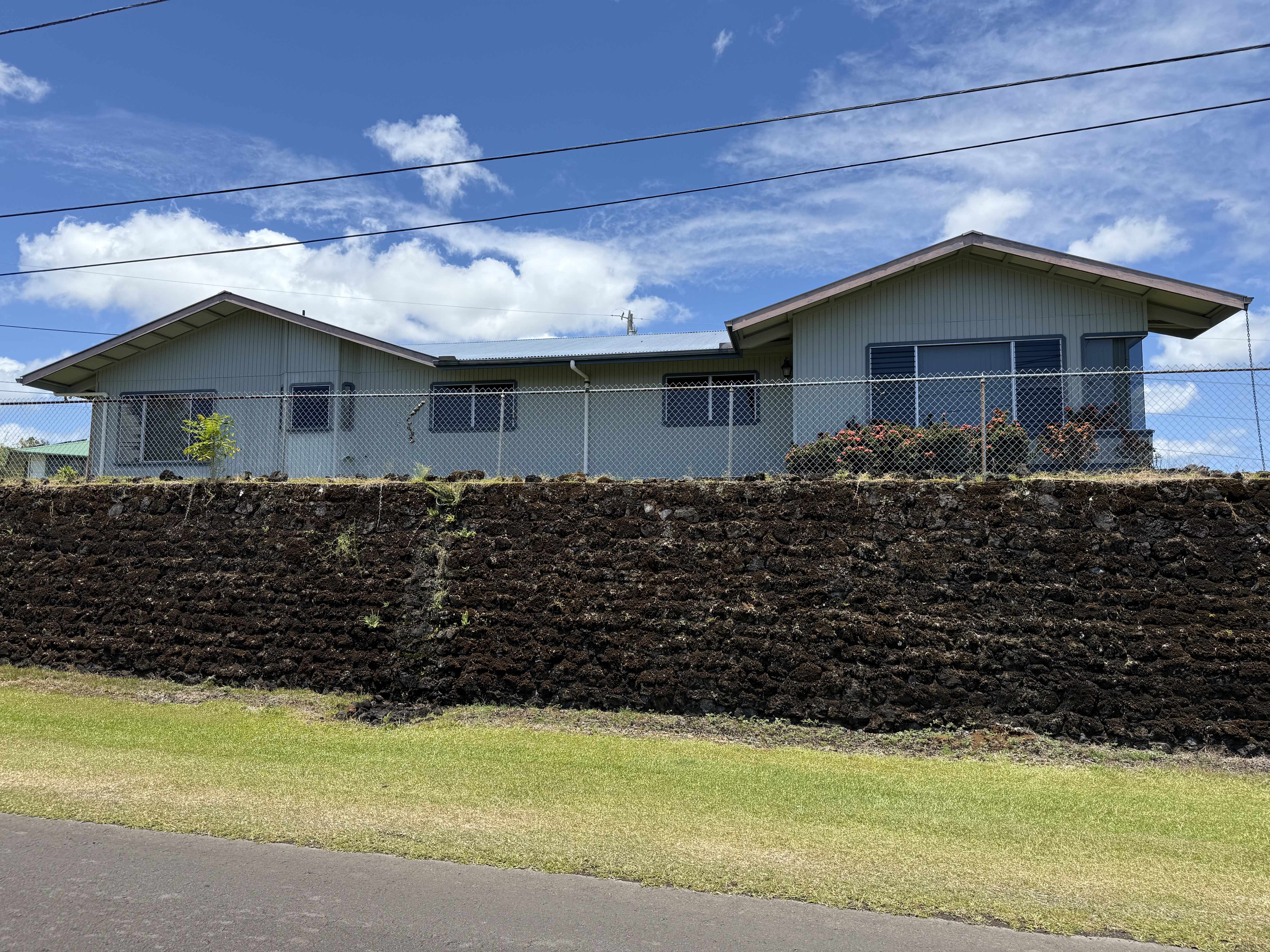 Hilo, HI 96720,1572 KAUPILI PL