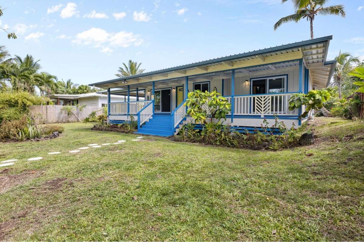Keaau, HI 96749,15-1006 WAHI HEIAU PL