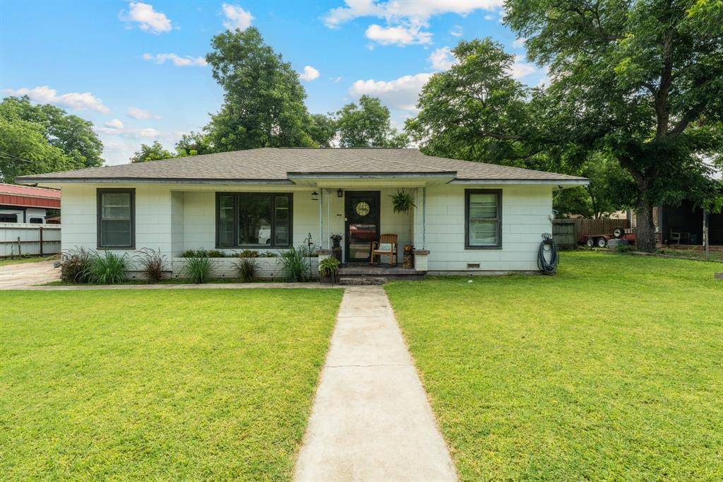 De Leon, TX 76444,725 S Austin Street