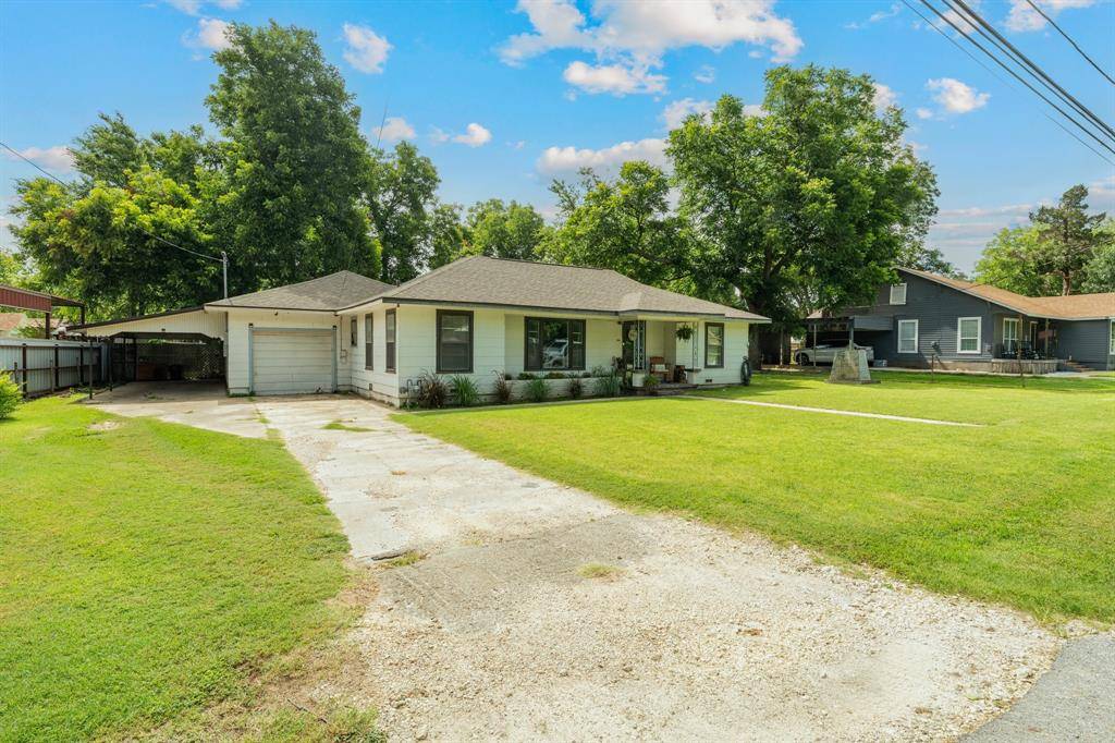 De Leon, TX 76444,725 S Austin Street
