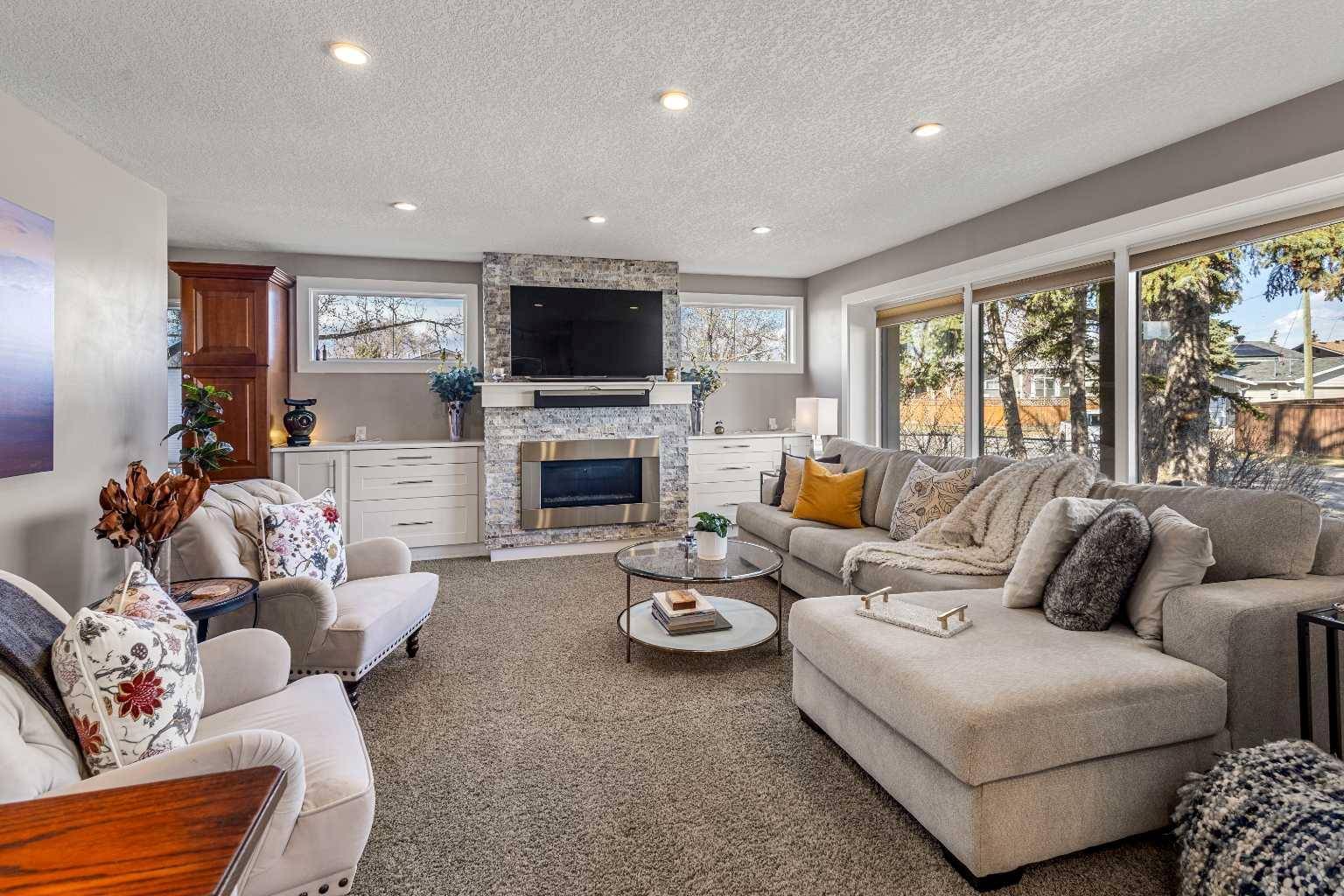 Calgary, AB T2J 3L9,219 Lake Rosen CRES SE