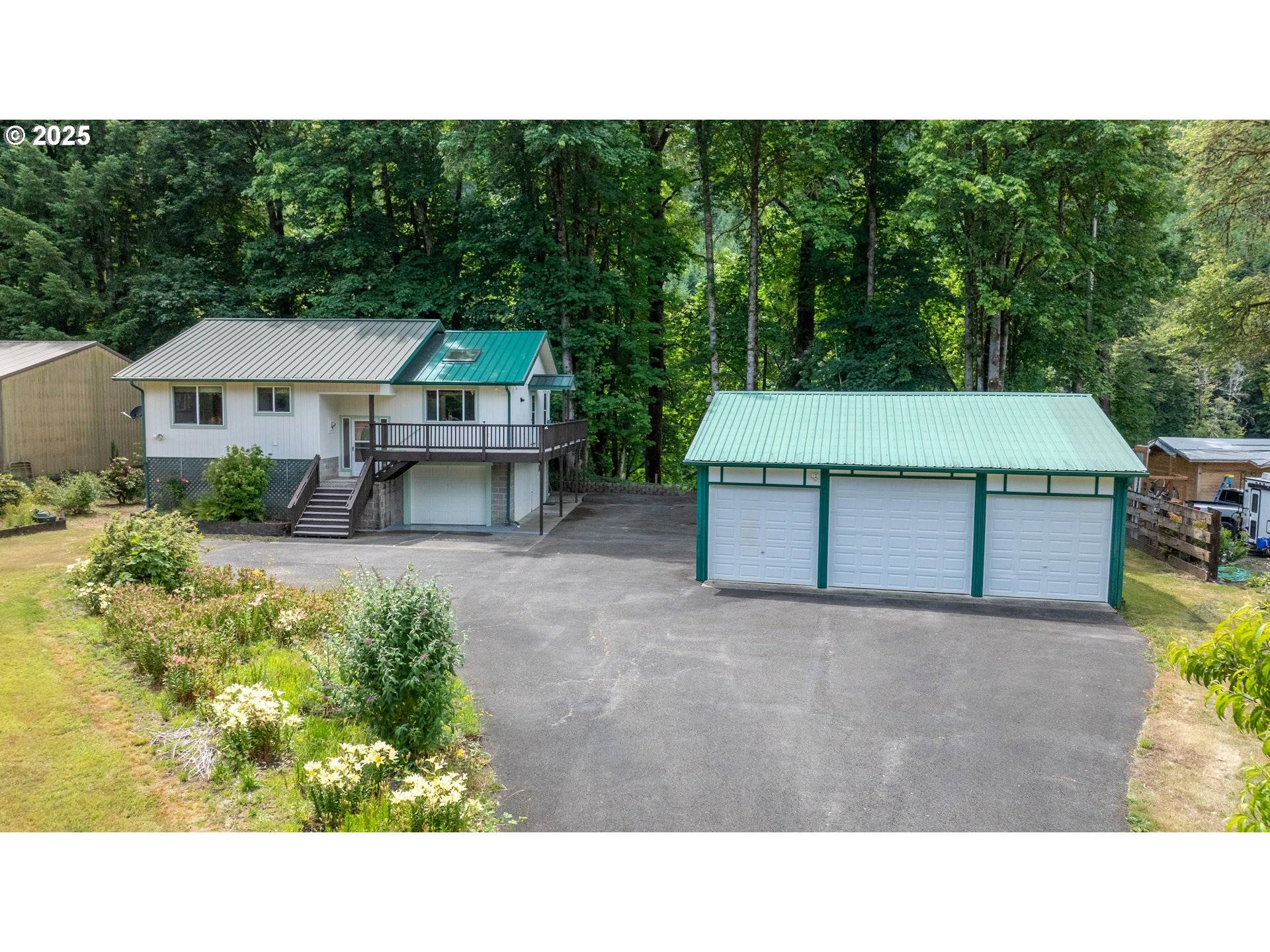 Scottsburg, OR 97473,415 BURCHARD DR