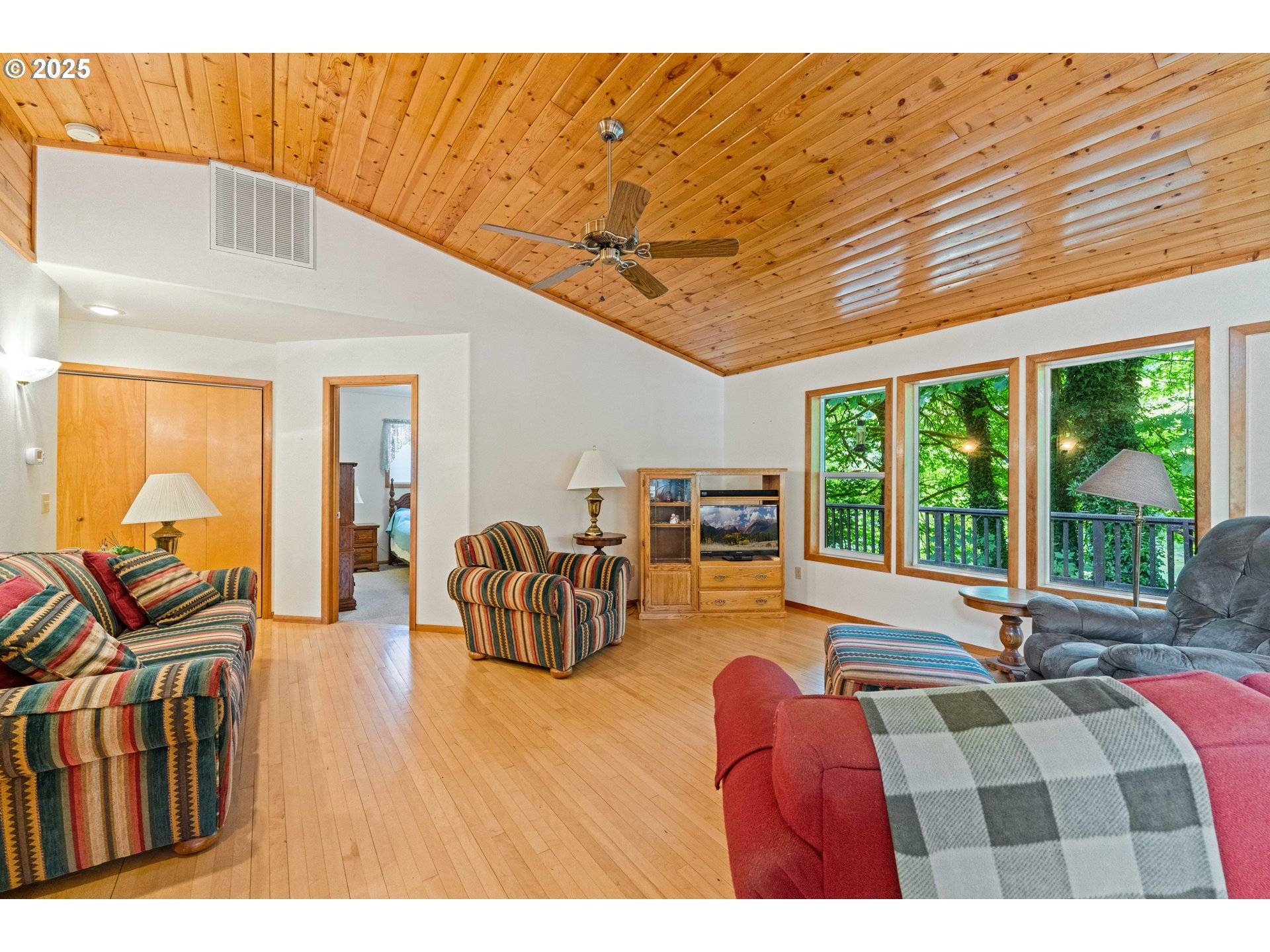 Scottsburg, OR 97473,415 BURCHARD DR