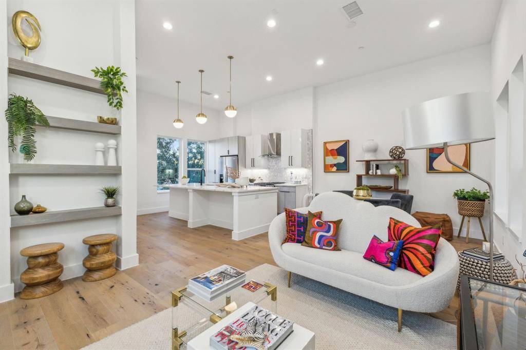 Dallas, TX 75204,4208 Live Oak Street #201