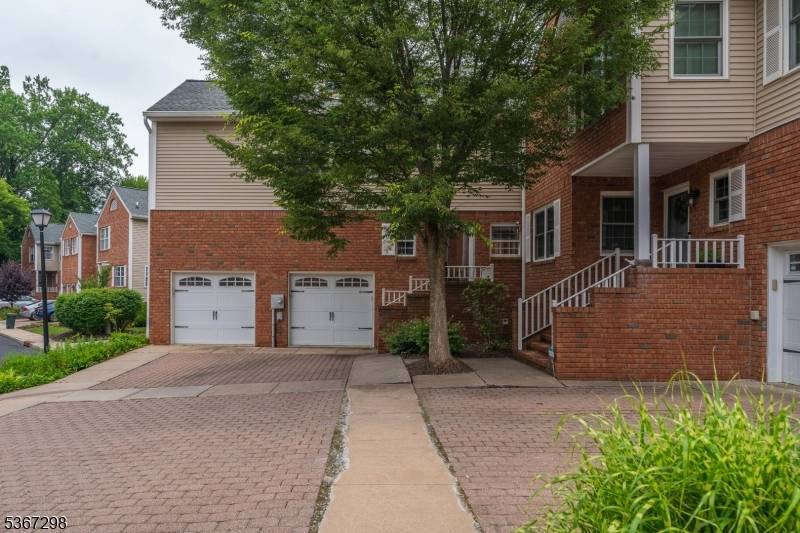 Watchung Boro, NJ 07922,32 Berkeley Sq