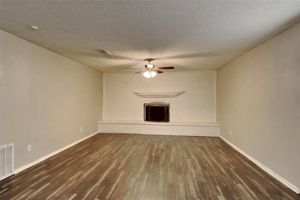 Carrollton, TX 75007,2033 E Branch Hollow Drive