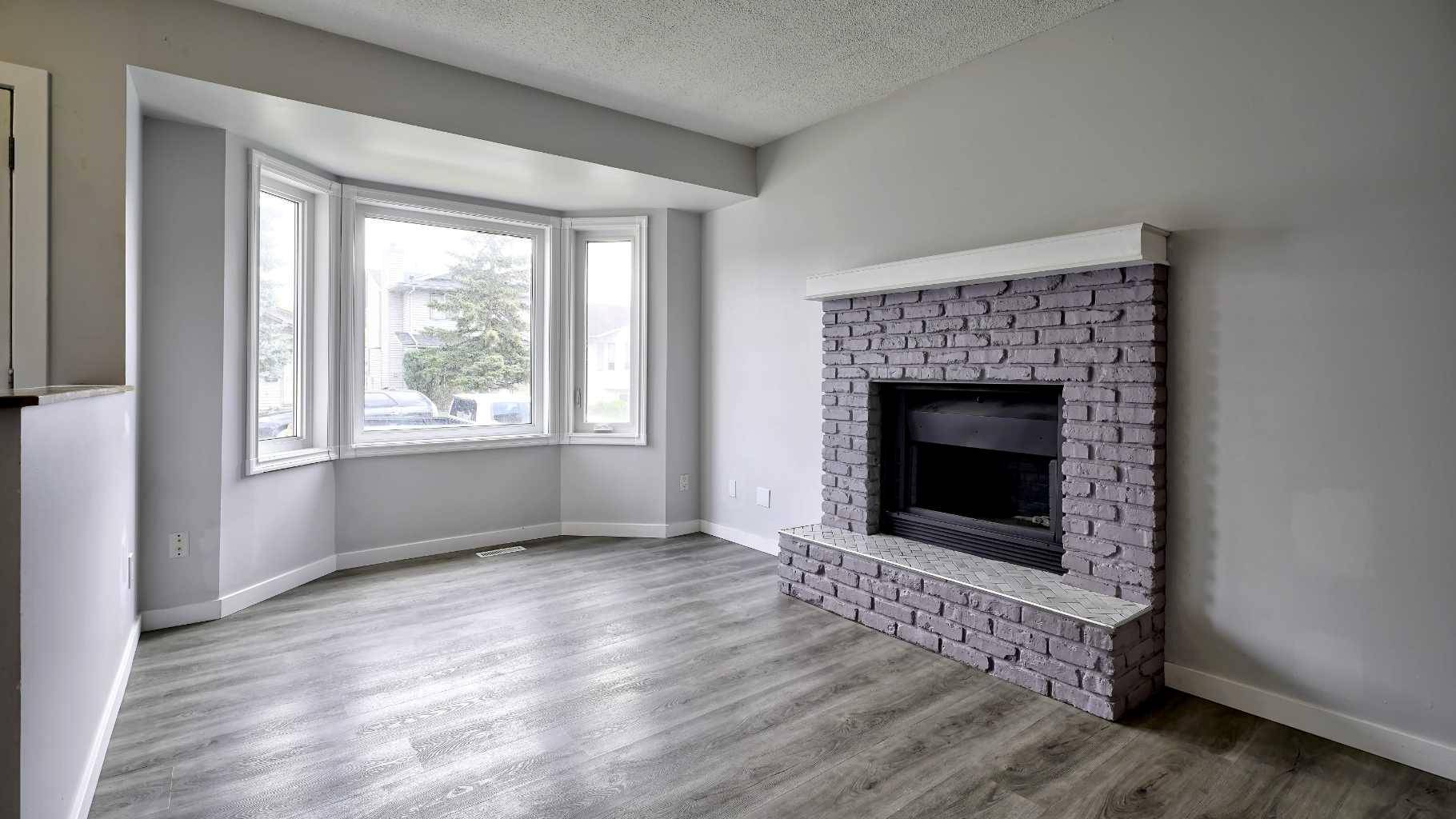 Calgary, AB T2C 3R2,124 Riverbrook WAY SE