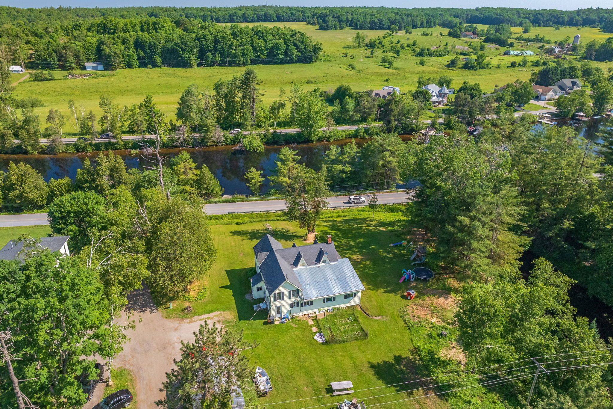 Bracebridge, ON P1L 1X2,484 BEAUMONT DR