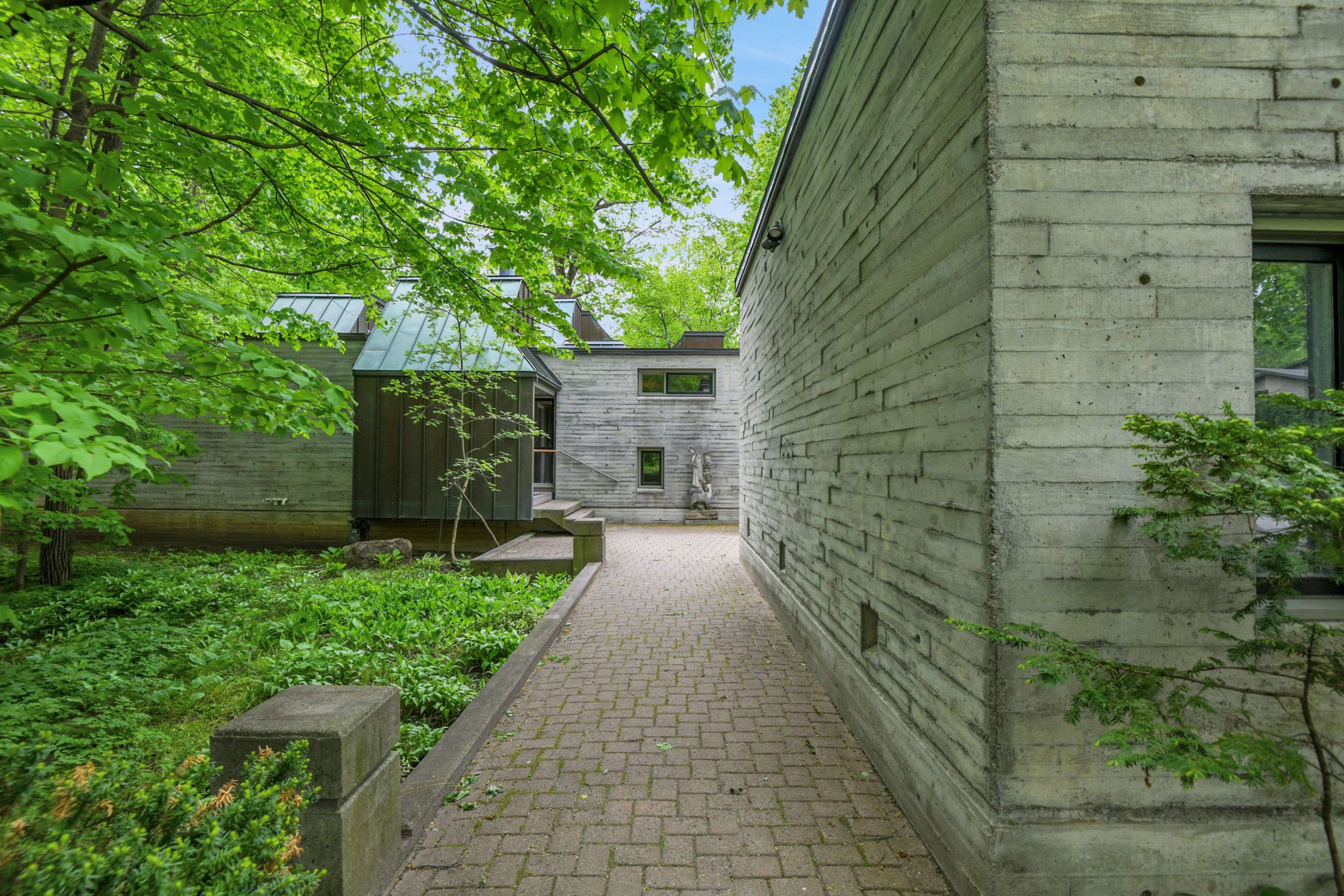 Rockcliffe Park, ON K1L 5A9,145 Lakeway DR