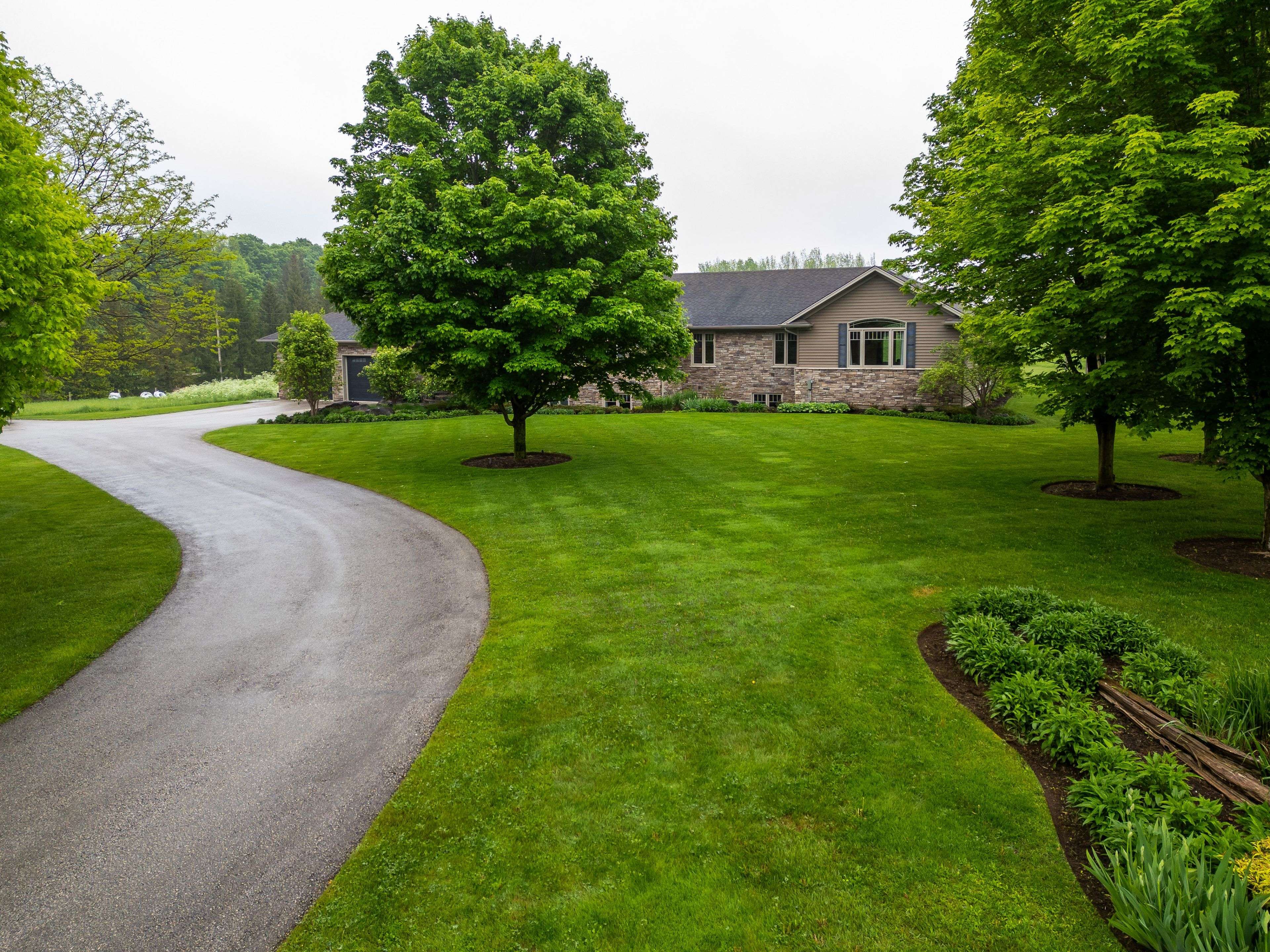 Chatsworth, ON N0H 1G0,023038 Holland-Sydenham Townline