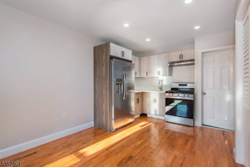 Montclair Twp., NJ 07042,129 Maple Ave